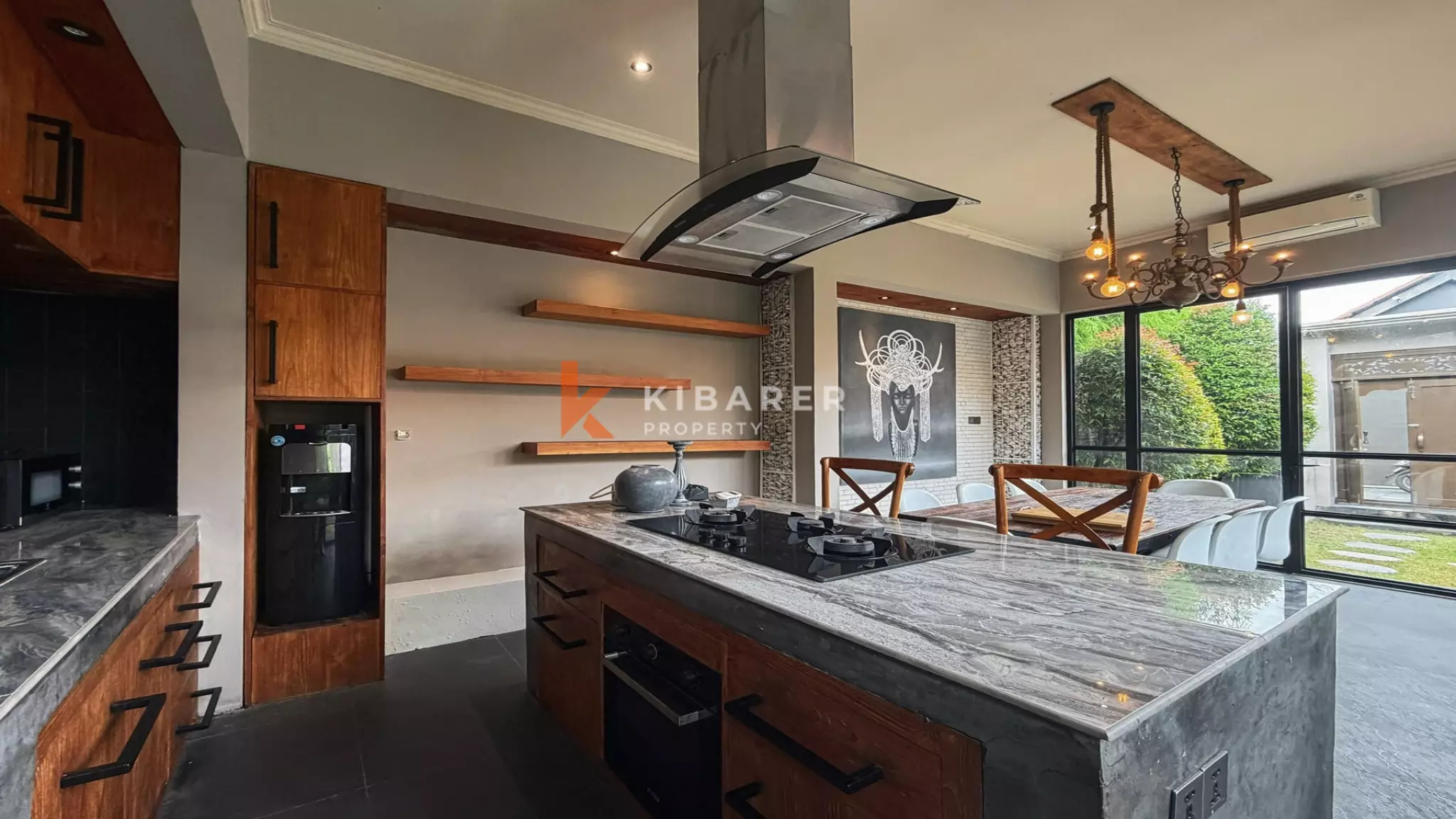 Villa Mewah Baru Tiga Kamar Tidur di Lokasi Utama Area Canggu