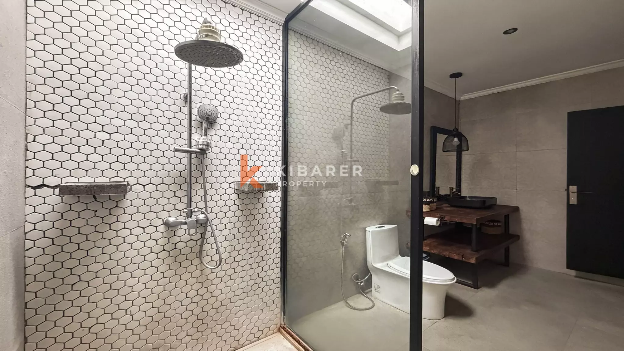 Villa Mewah Baru Tiga Kamar Tidur di Lokasi Utama Area Canggu