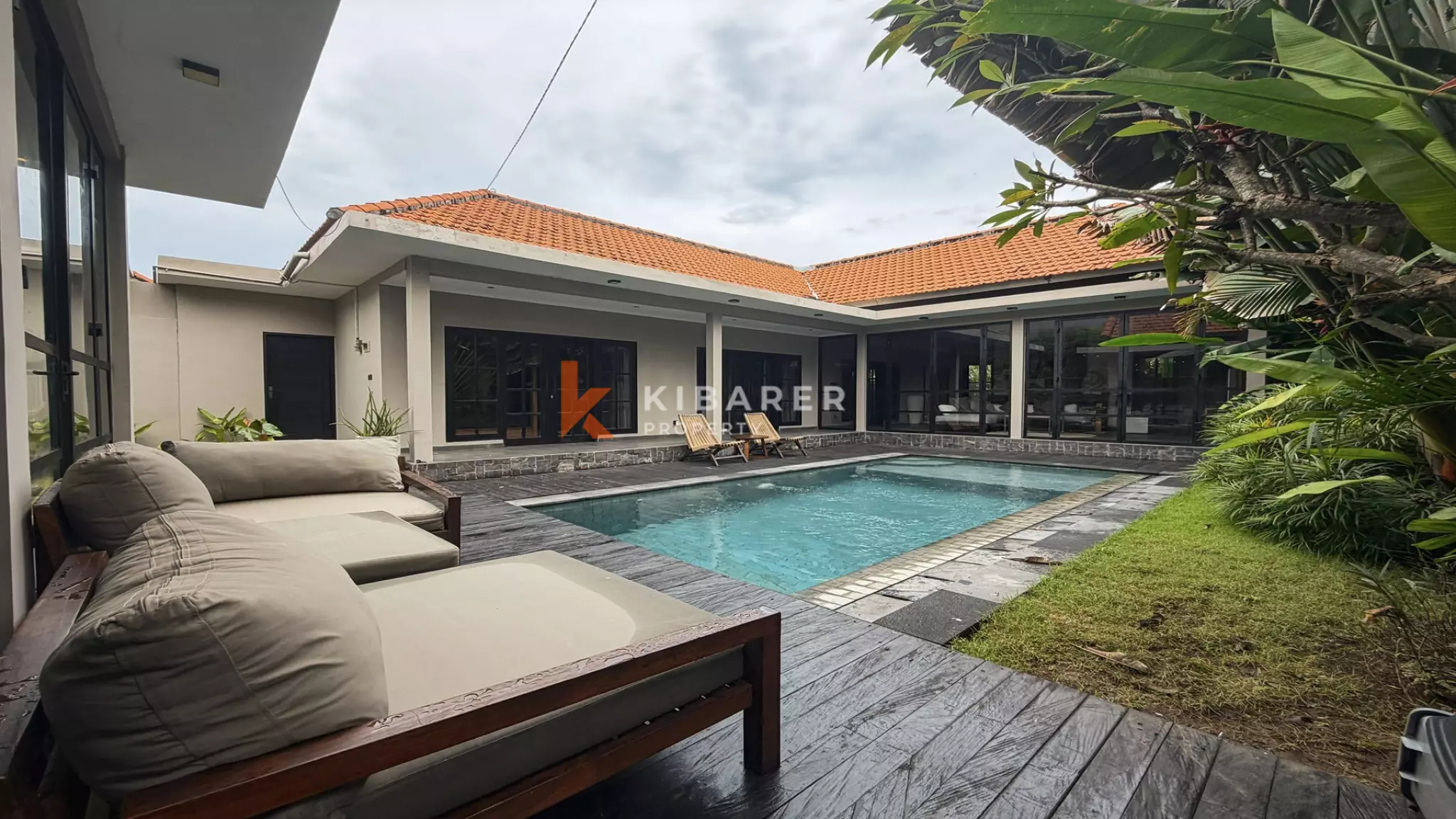 Villa Mewah Baru Tiga Kamar Tidur di Lokasi Utama Area Canggu