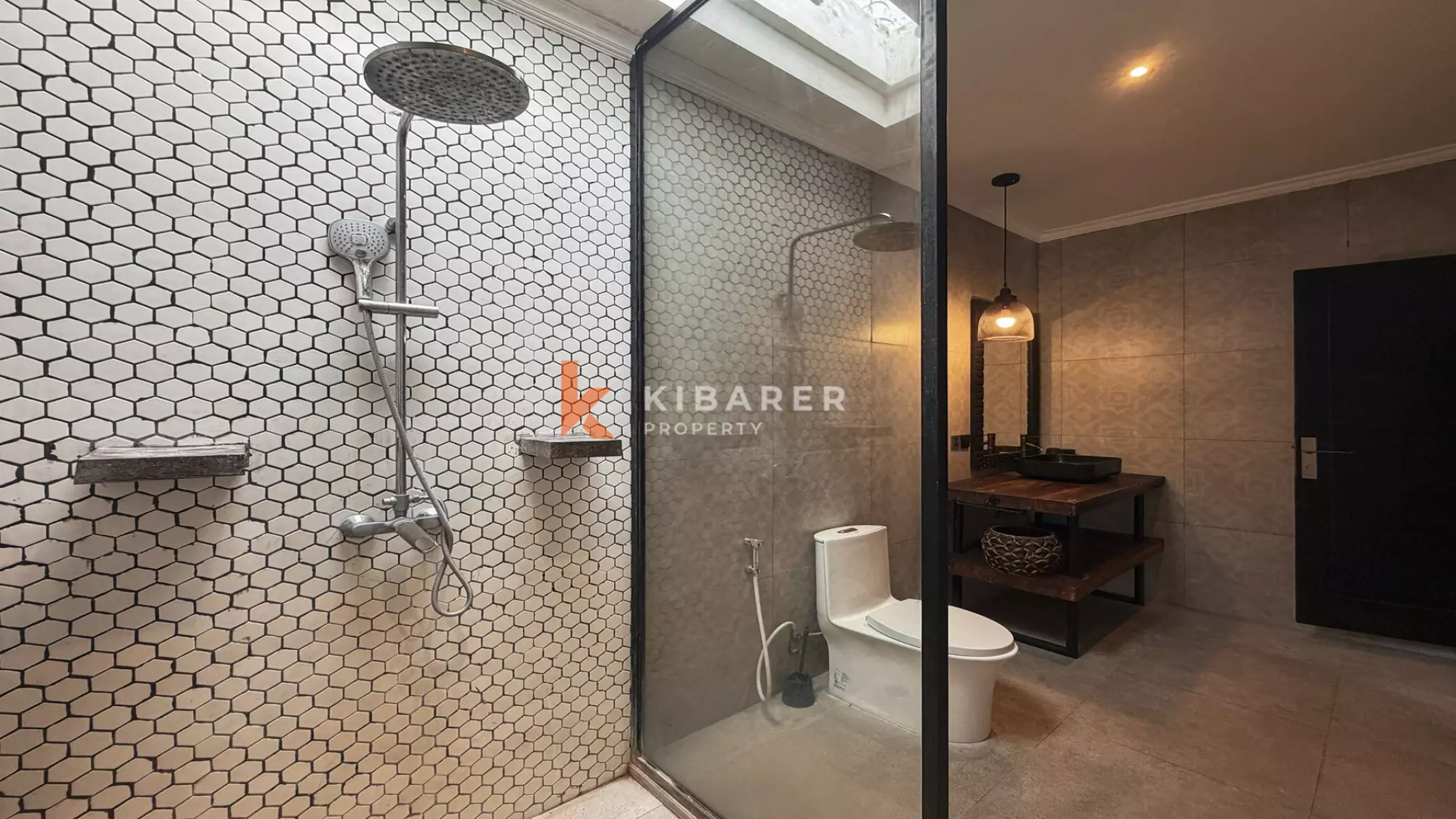 Villa Mewah Baru Tiga Kamar Tidur di Lokasi Utama Area Canggu