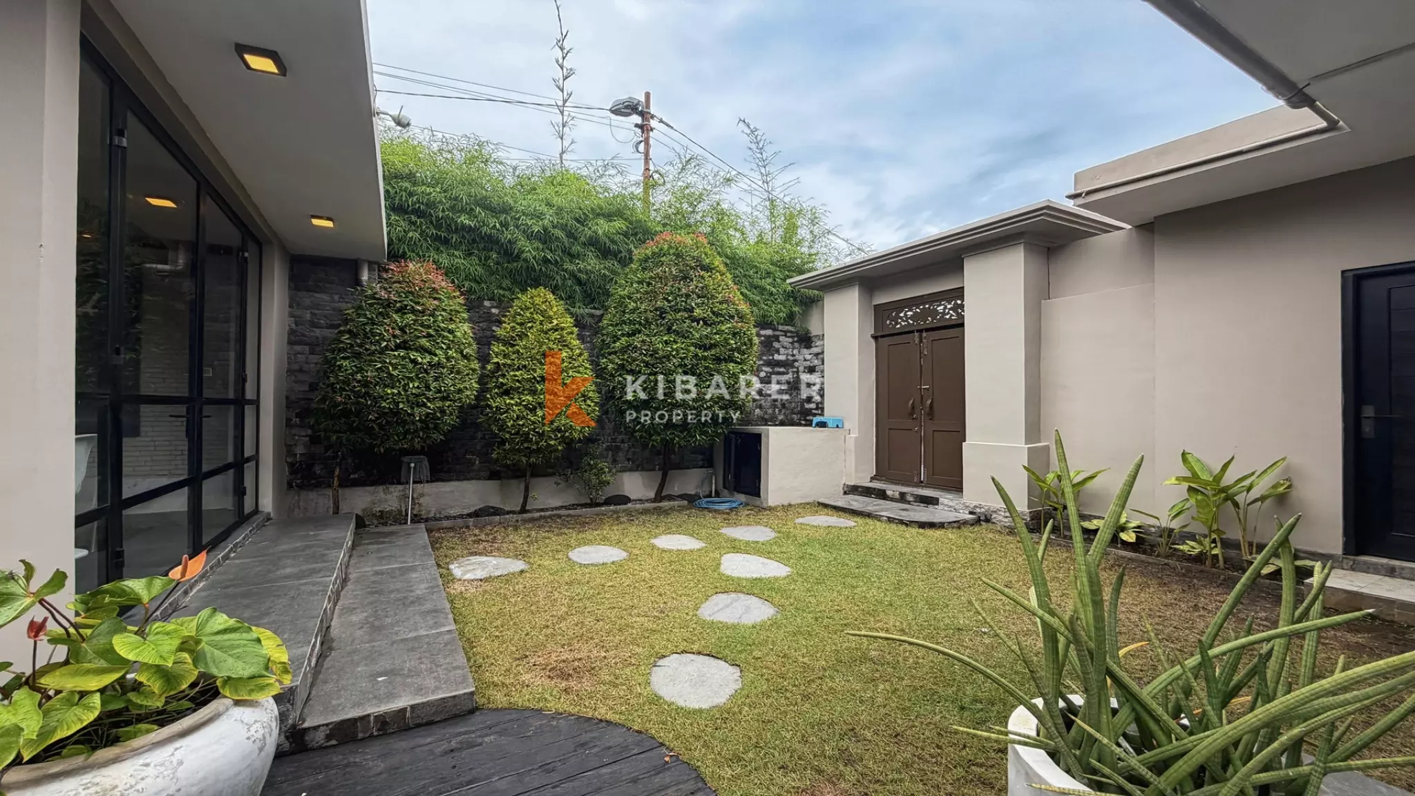 Villa Mewah Baru Tiga Kamar Tidur di Lokasi Utama Area Canggu