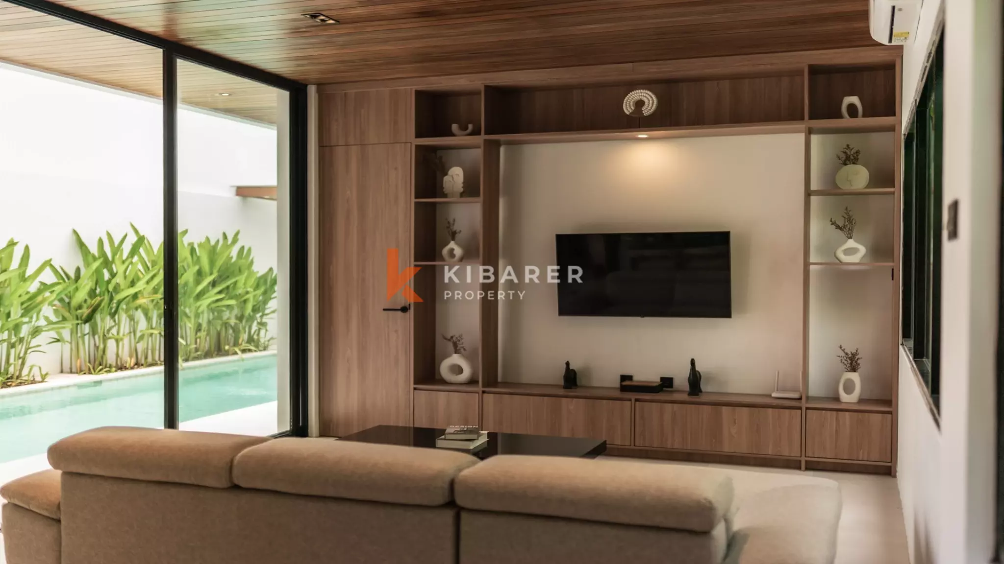 Vila Kolam Renang Tiga Kamar Tidur Bergaya Kontemporer yang Elegan di Canggu