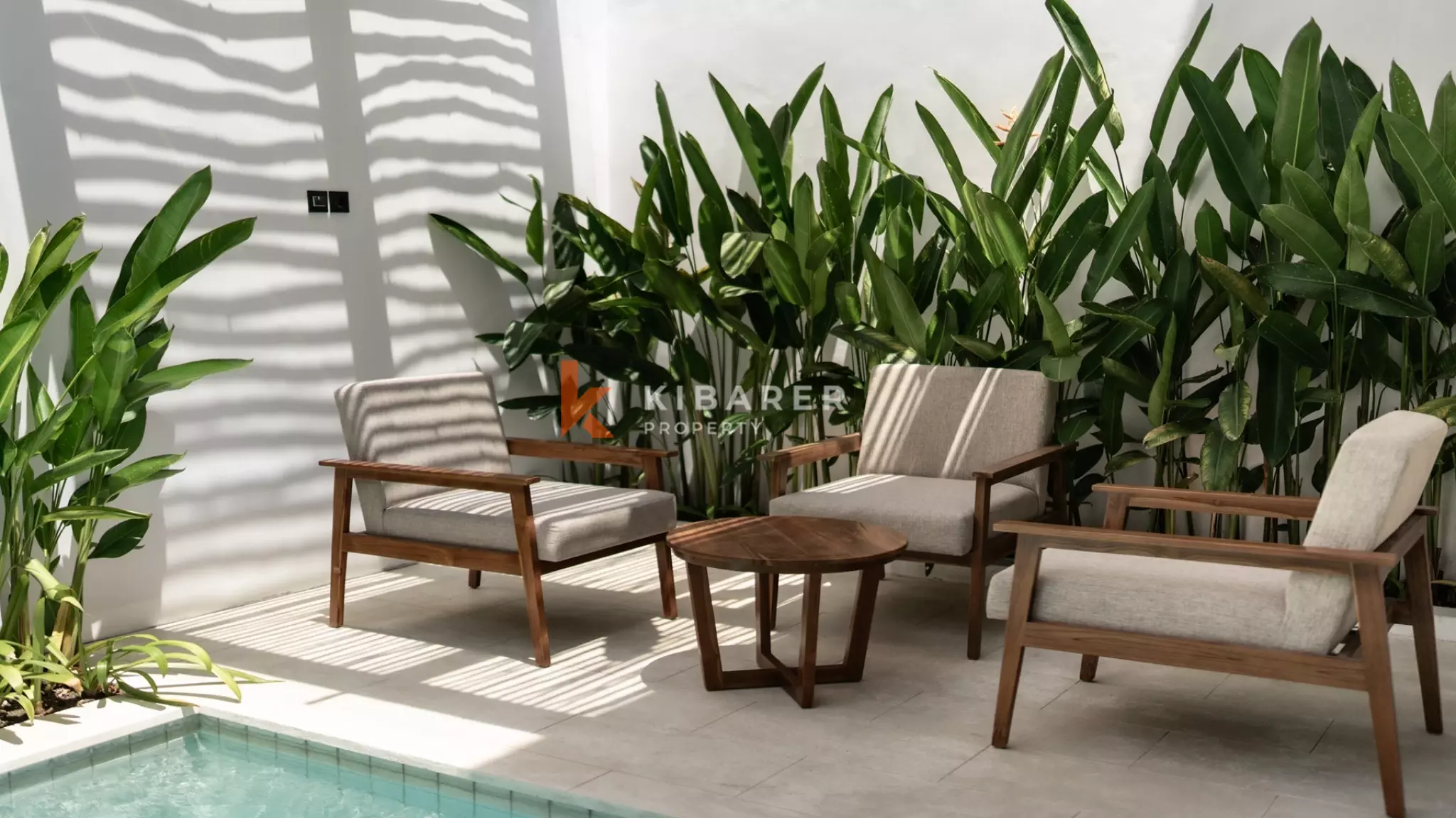 Vila Kolam Renang Tiga Kamar Tidur Bergaya Kontemporer yang Elegan di Canggu