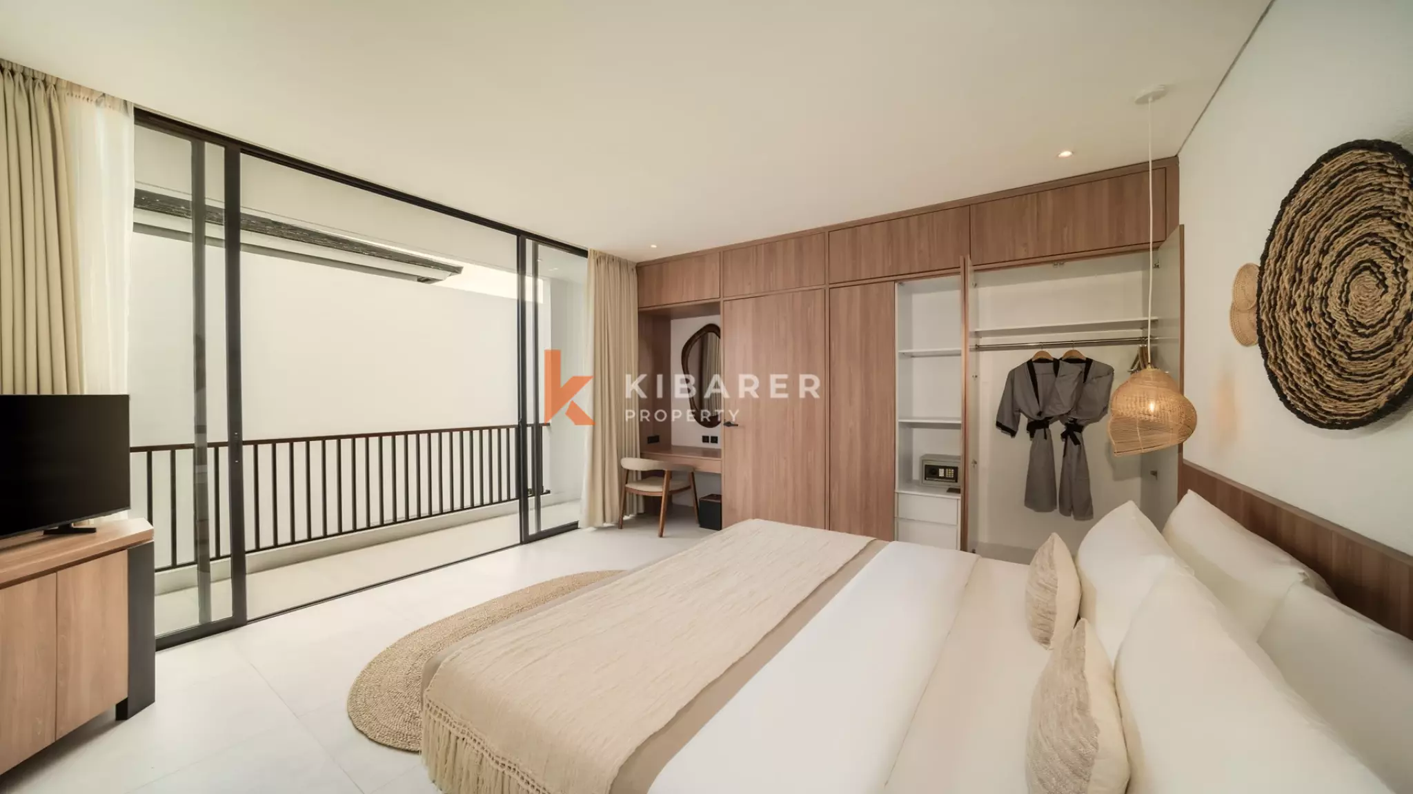 Vila Kolam Renang Tiga Kamar Tidur Bergaya Kontemporer yang Elegan di Canggu