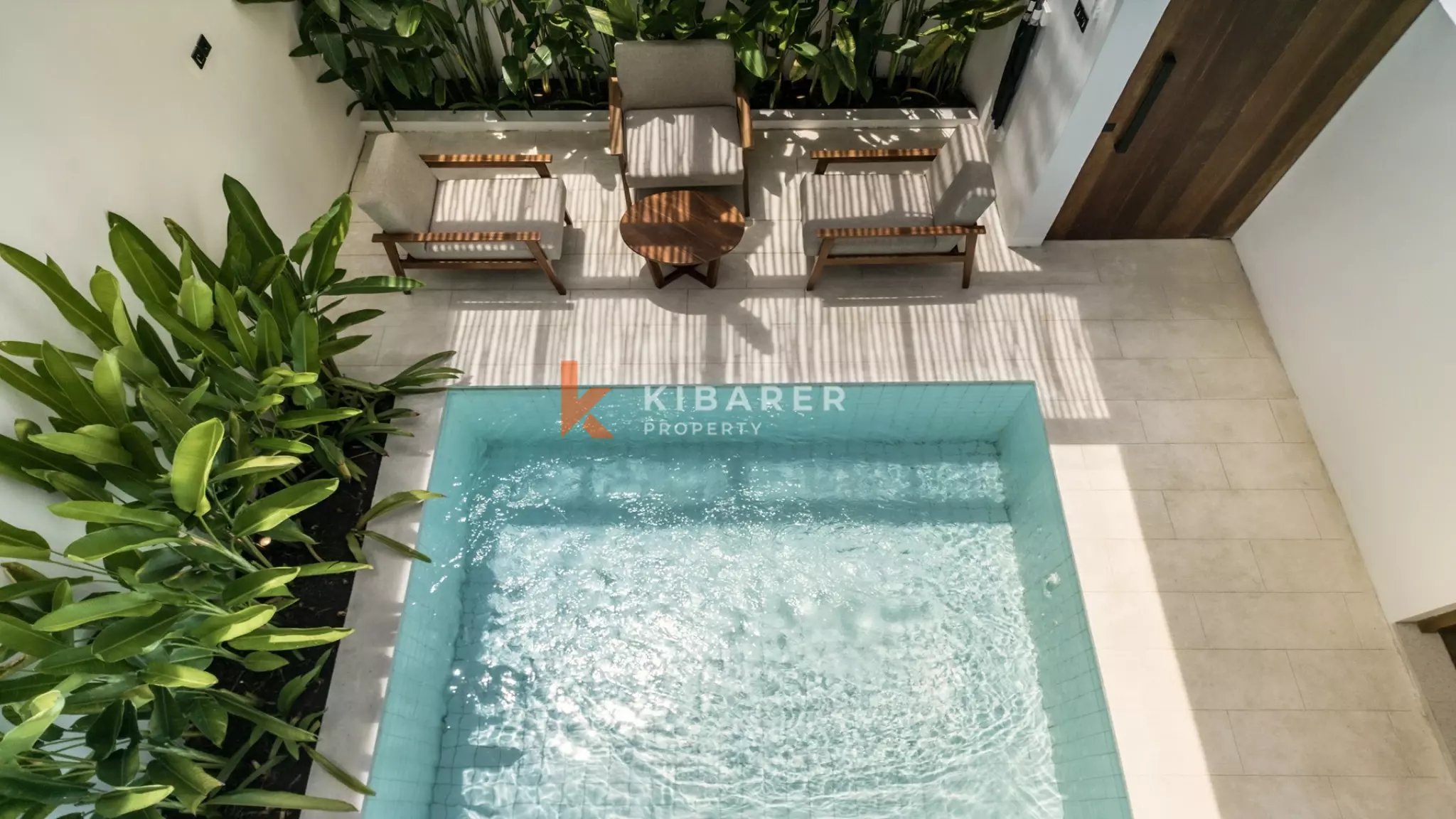 Vila Kolam Renang Tiga Kamar Tidur Bergaya Kontemporer yang Elegan di Canggu