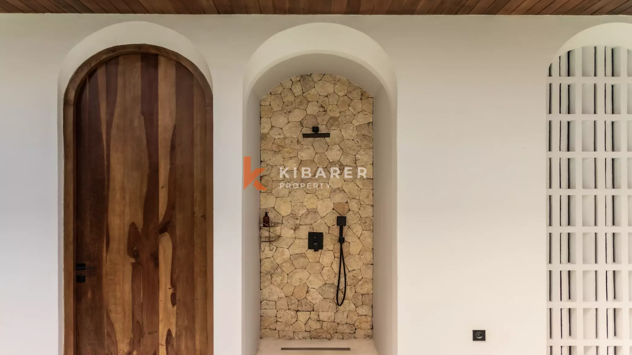 Vila Kolam Renang Tiga Kamar Tidur Bergaya Kontemporer yang Elegan di Canggu