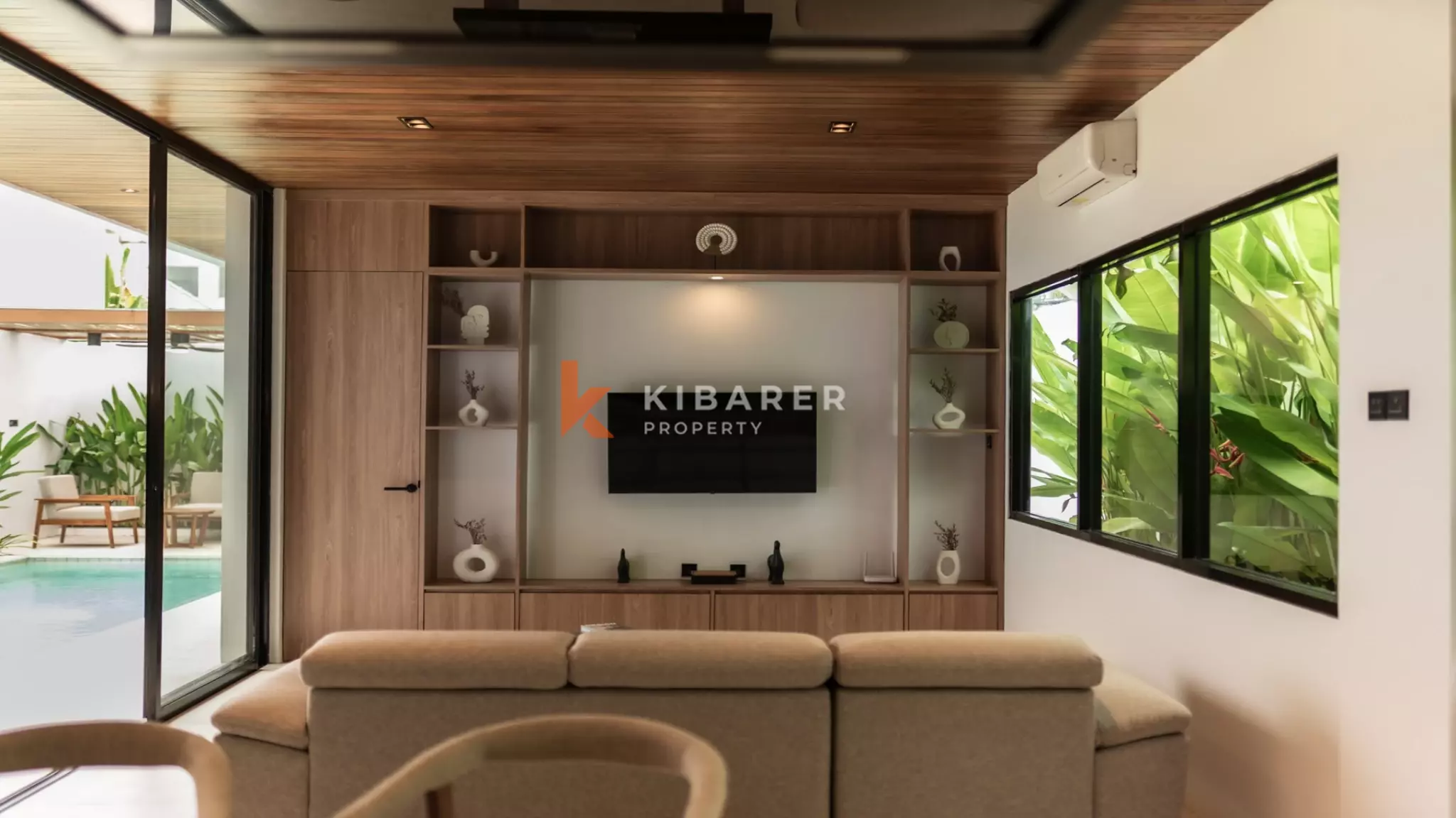 Vila Kolam Renang Tiga Kamar Tidur Bergaya Kontemporer yang Elegan di Canggu