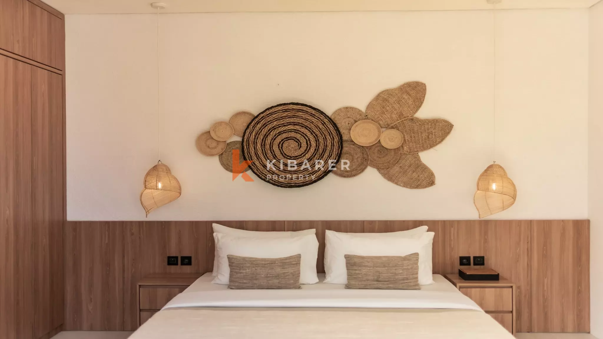 Vila Kolam Renang Tiga Kamar Tidur Bergaya Kontemporer yang Elegan di Canggu