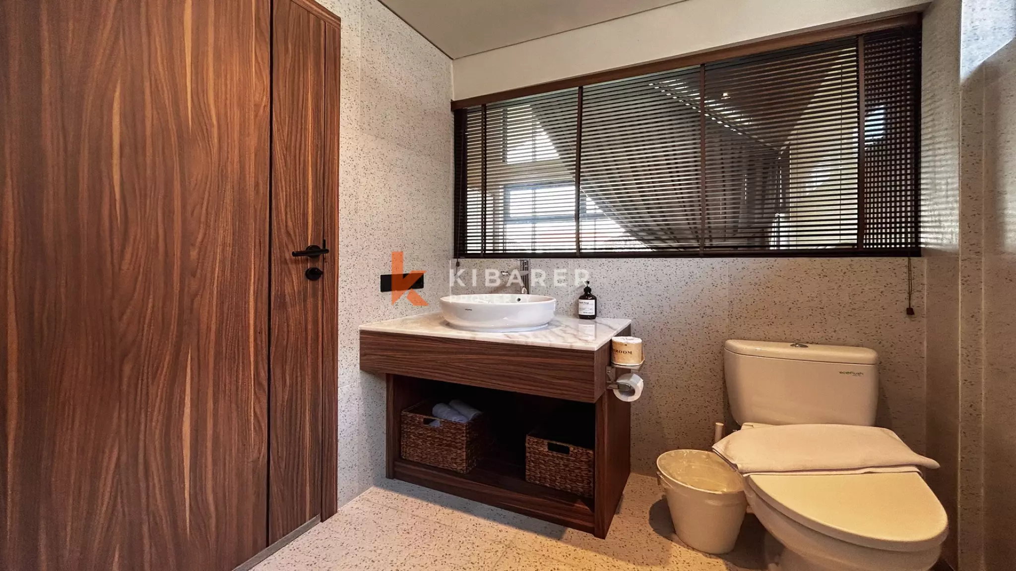 Tempat Persembunyian Tropis Modern: Vila Tiga Kamar Tidur di Pererenan