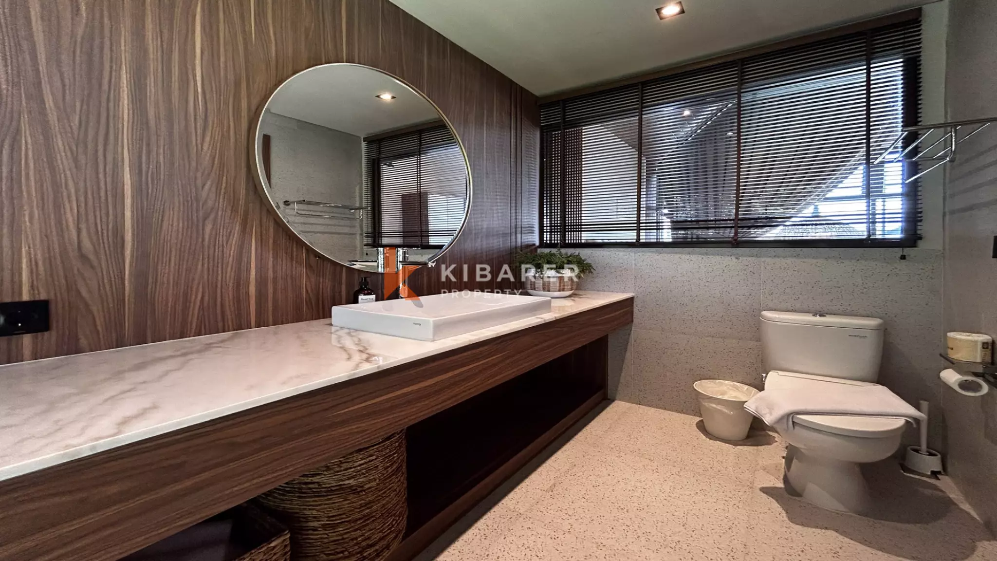 Tempat Persembunyian Tropis Modern: Vila Tiga Kamar Tidur di Pererenan