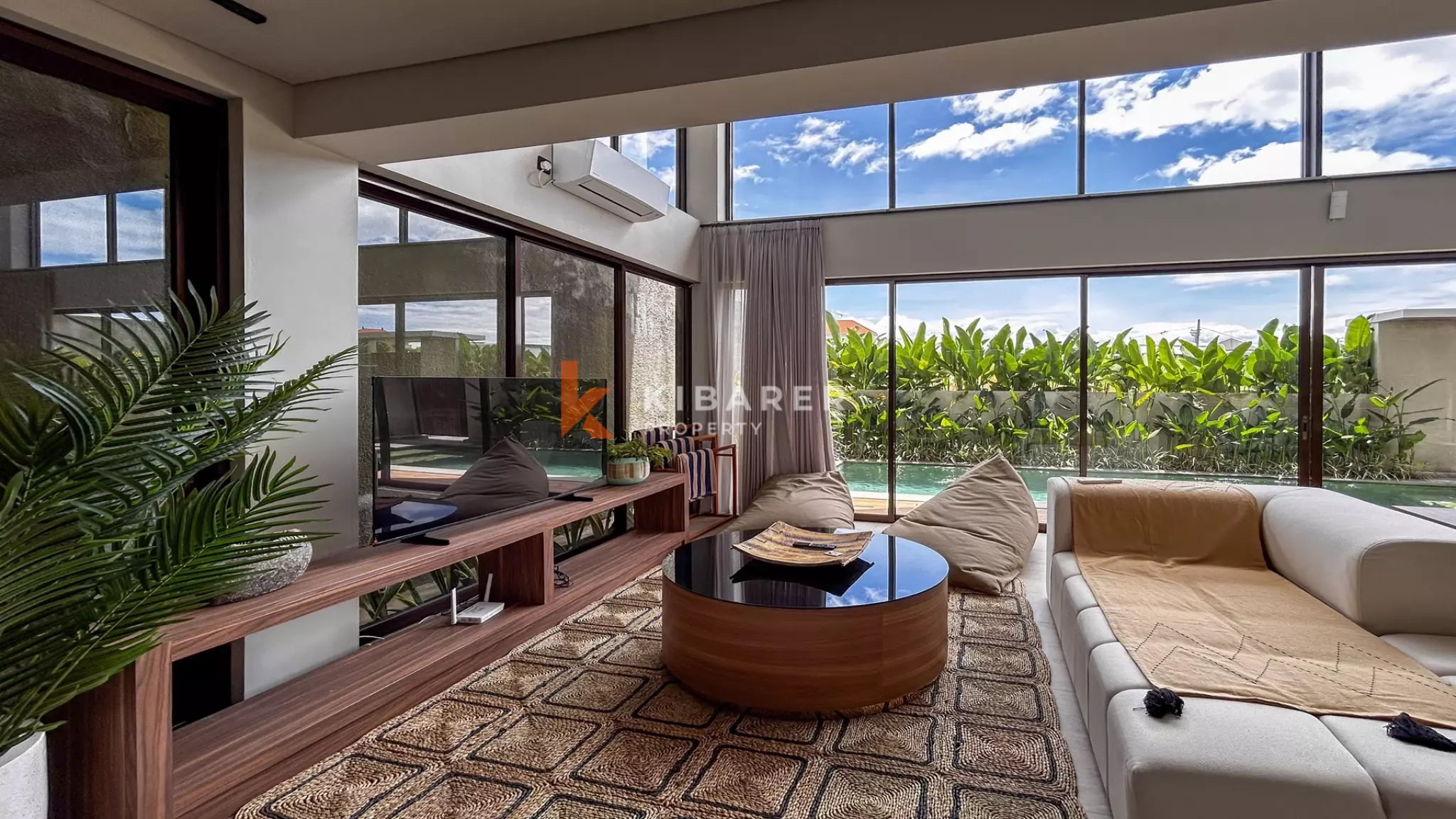 Tempat Persembunyian Tropis Modern: Vila Tiga Kamar Tidur di Pererenan