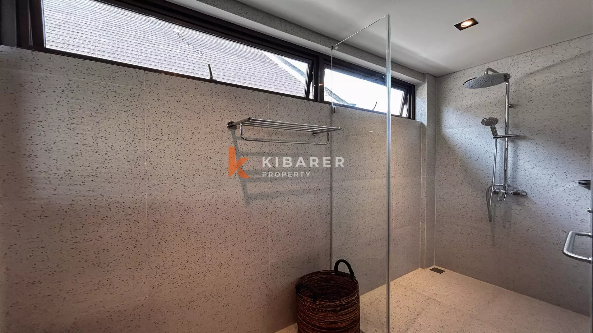 Tempat Persembunyian Tropis Modern: Vila Tiga Kamar Tidur di Pererenan