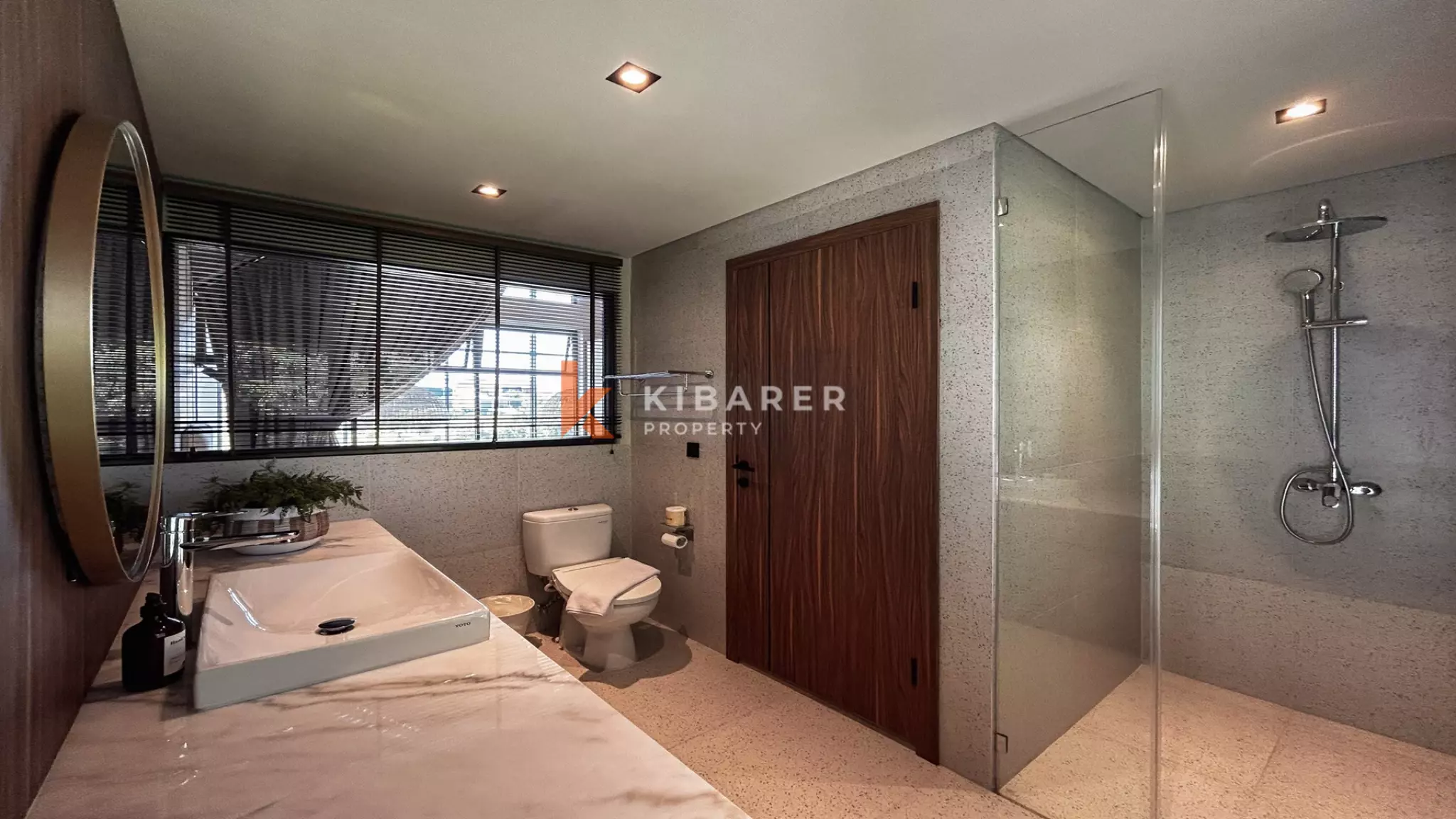 Tempat Persembunyian Tropis Modern: Vila Tiga Kamar Tidur di Pererenan