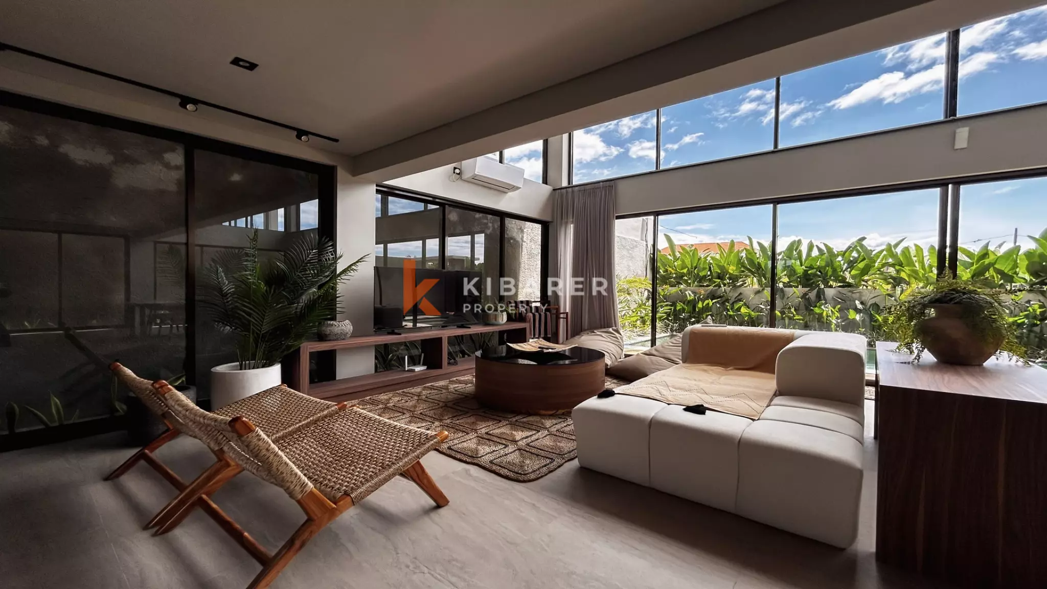 Tempat Persembunyian Tropis Modern: Vila Tiga Kamar Tidur di Pererenan