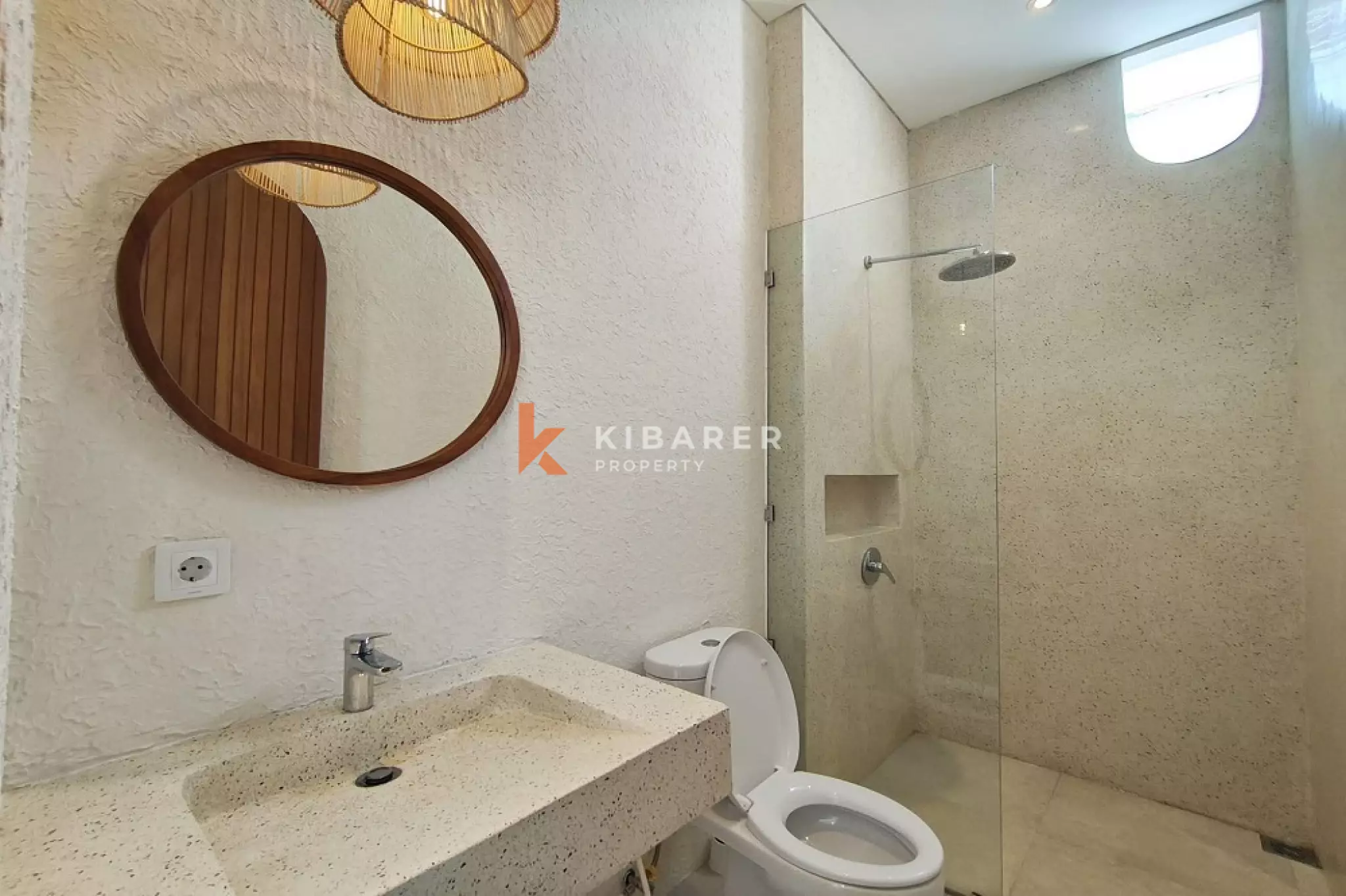 Villa méditerranéenne de trois chambres avec toit-terrasse à Uluwatu (Disponible à partir du 9 juin 2026)