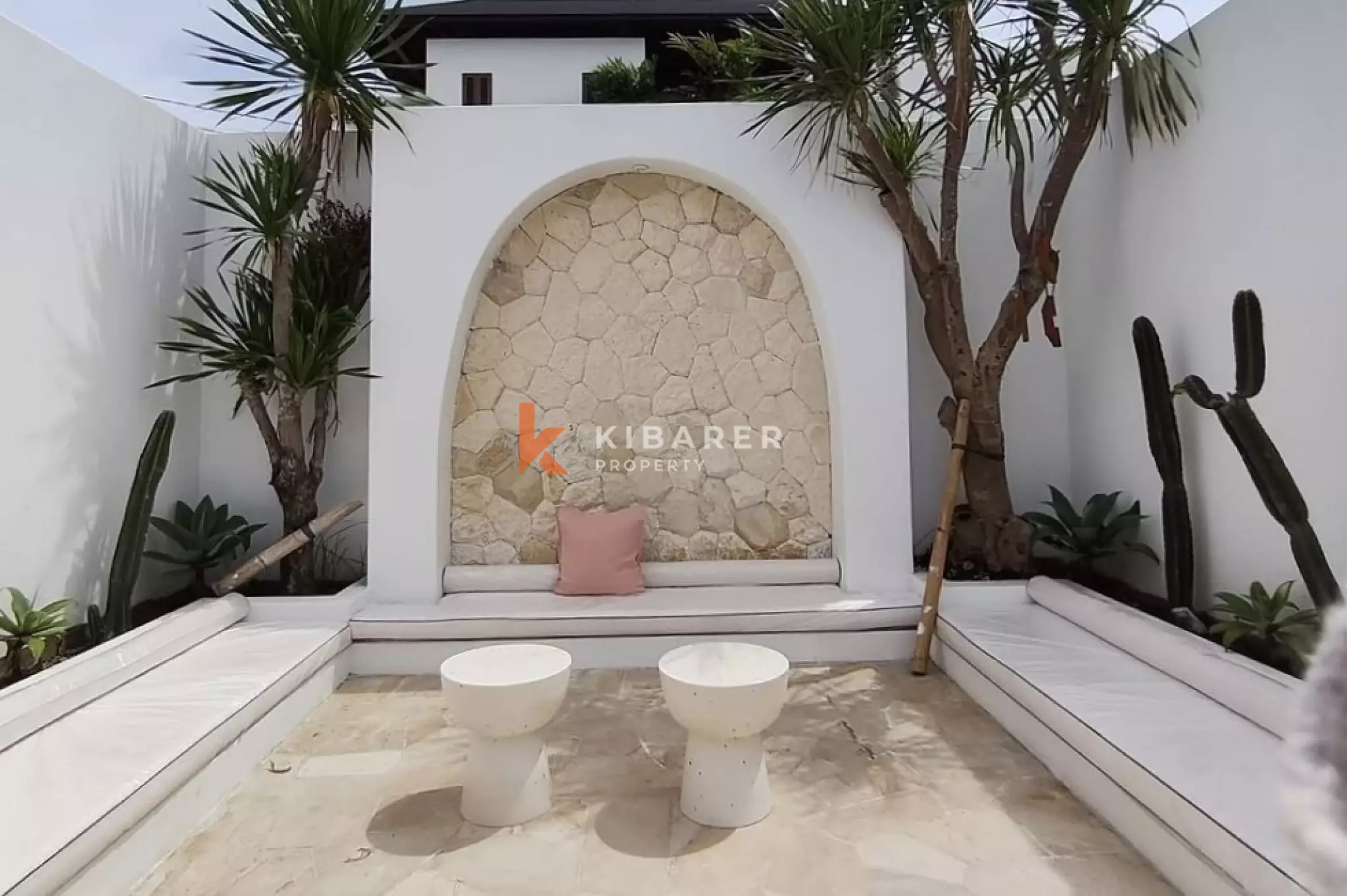 Villa méditerranéenne de trois chambres avec toit-terrasse à Uluwatu (Disponible à partir du 9 juin 2026)