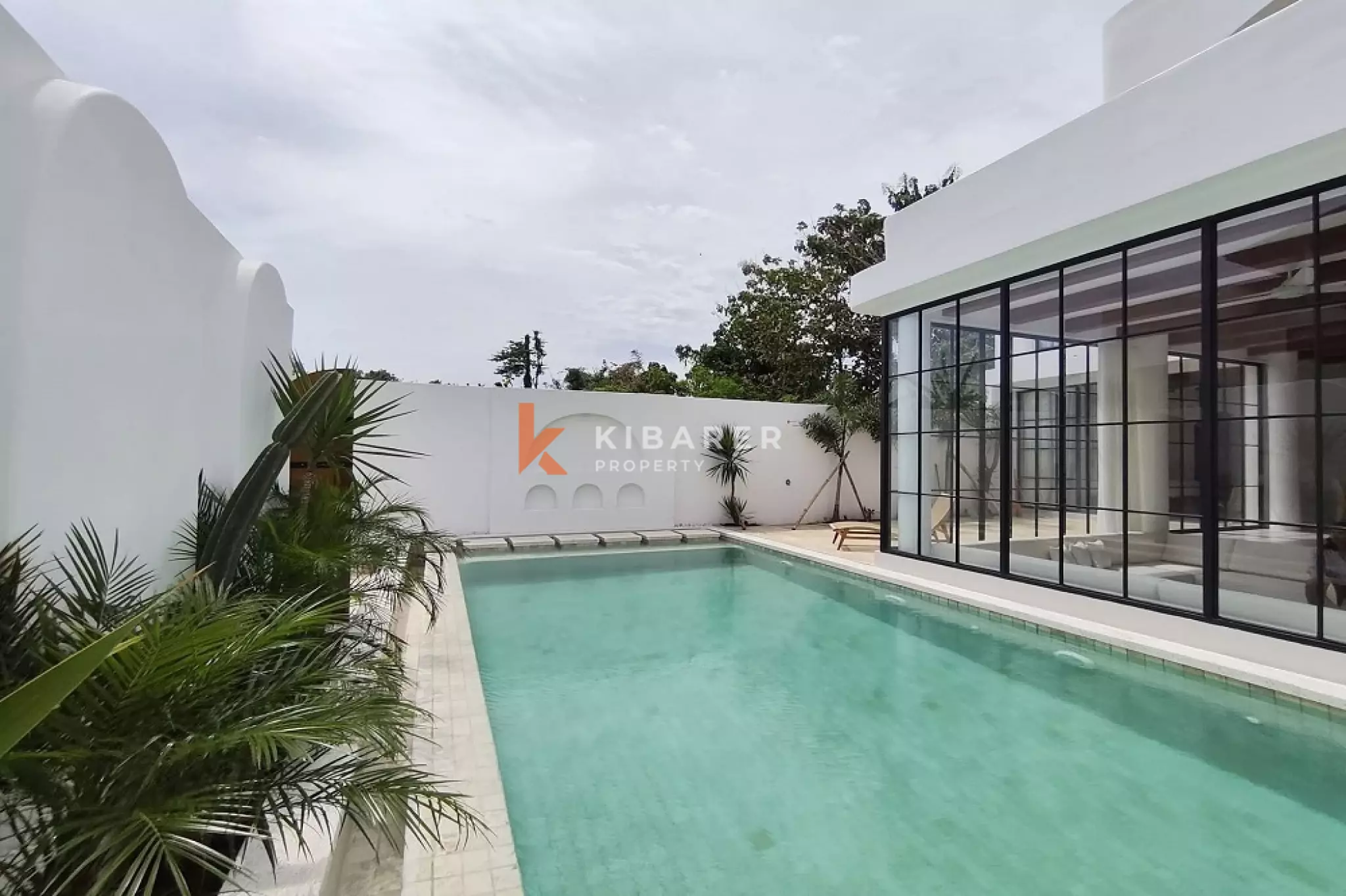 Villa méditerranéenne de trois chambres avec toit-terrasse à Uluwatu (Disponible à partir du 9 juin 2026)