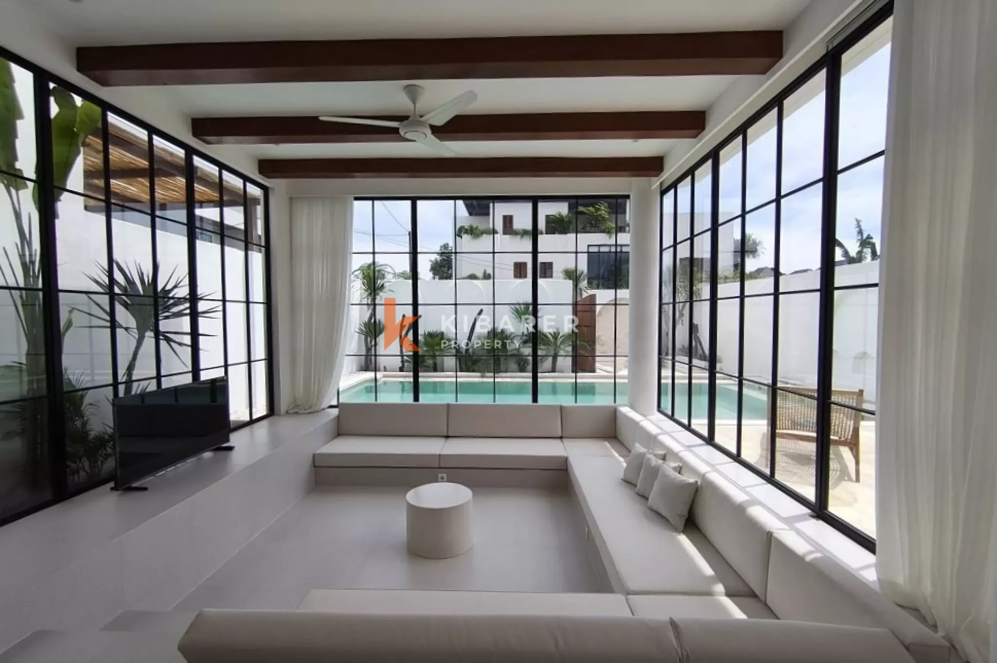 Villa méditerranéenne de trois chambres avec toit-terrasse à Uluwatu (Disponible à partir du 9 juin 2026)