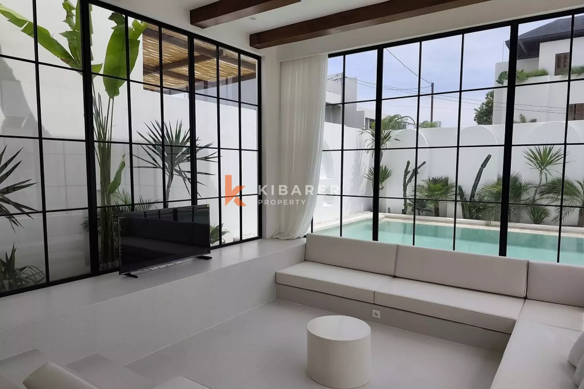 Villa méditerranéenne de trois chambres avec toit-terrasse à Uluwatu (Disponible à partir du 9 juin 2026)