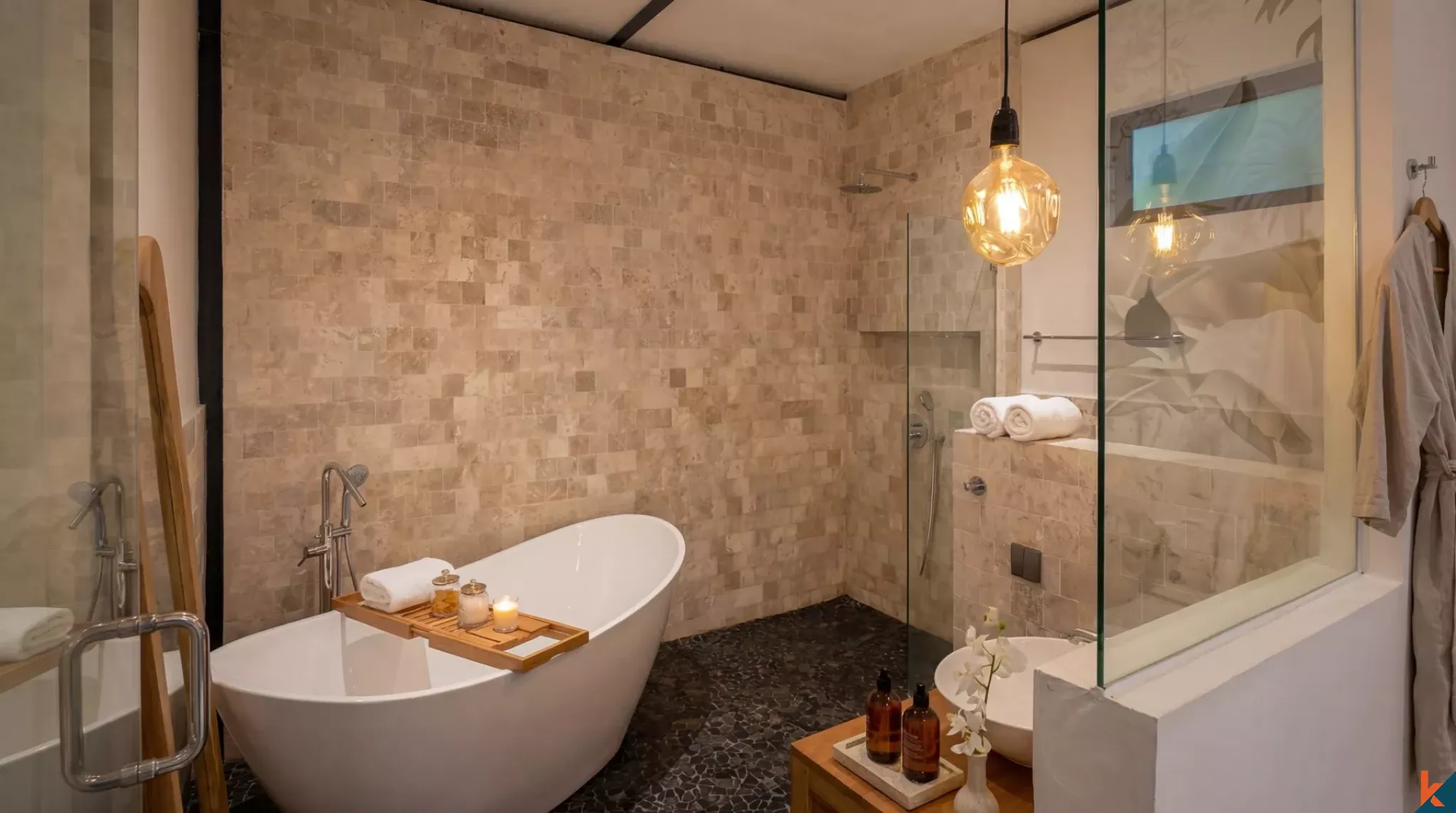 Properti Baru dengan Hak Sewa Jangka Panjang Tiga Kamar Tidur dan Desain Stylish di Ungasan