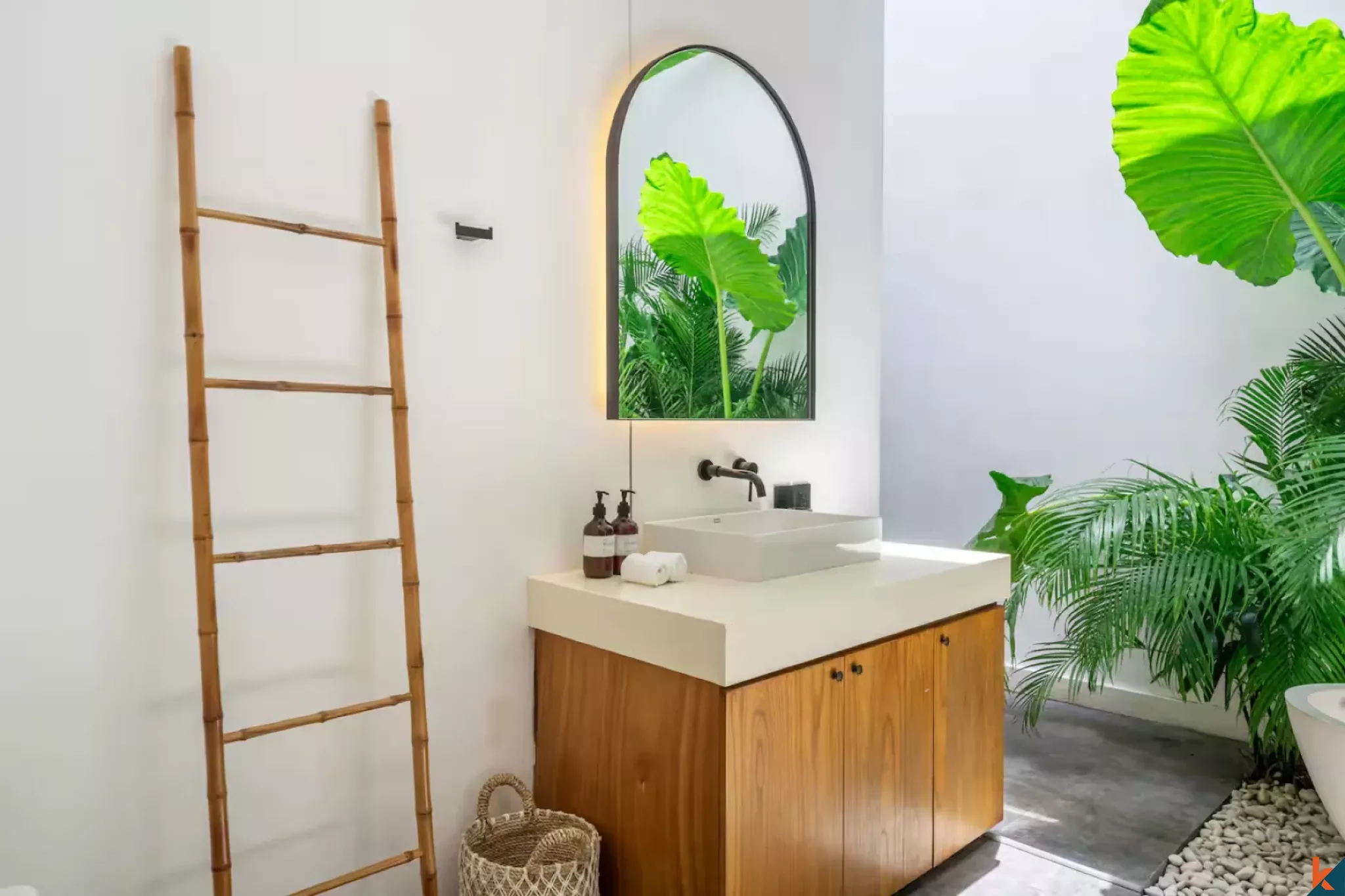 Modern Four Bedroom Leasehold Villa Near the Beach in Canggu