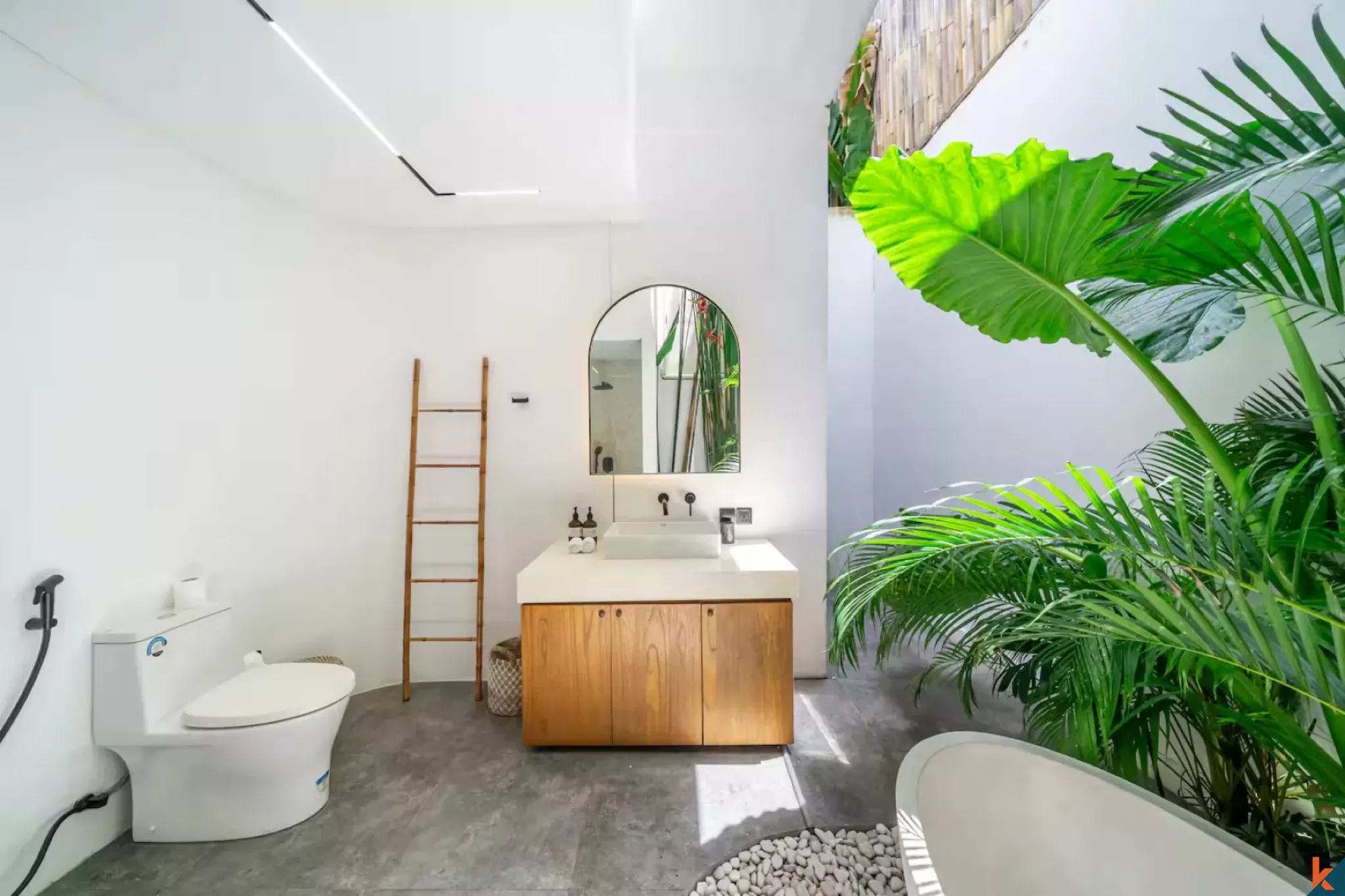 Modern Four Bedroom Leasehold Villa Near the Beach in Canggu