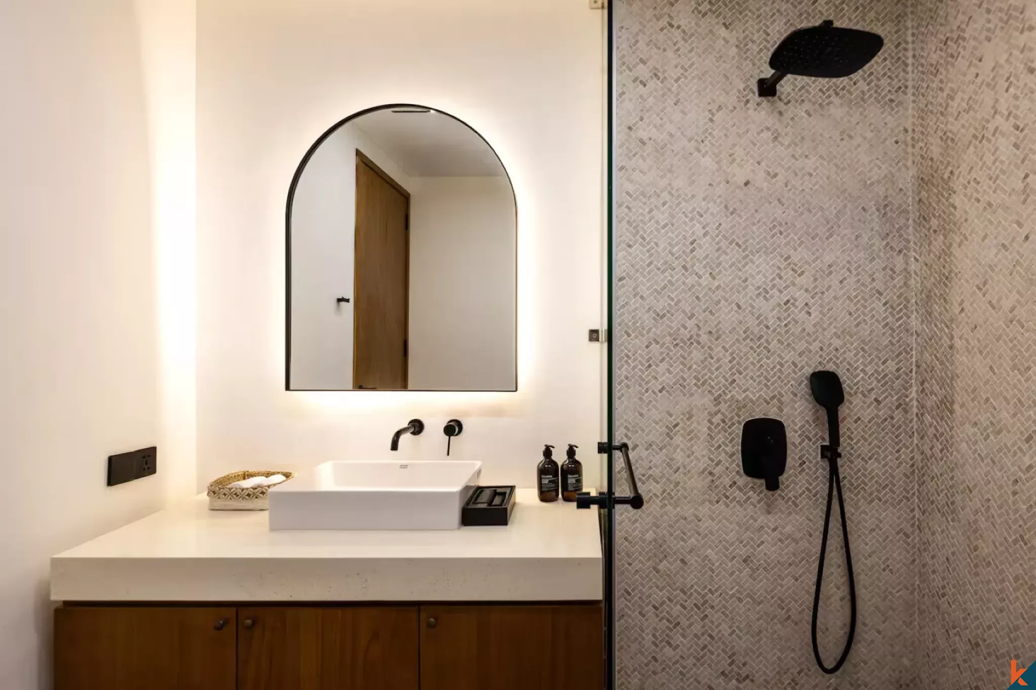 Modern Four Bedroom Leasehold Villa Near the Beach in Canggu