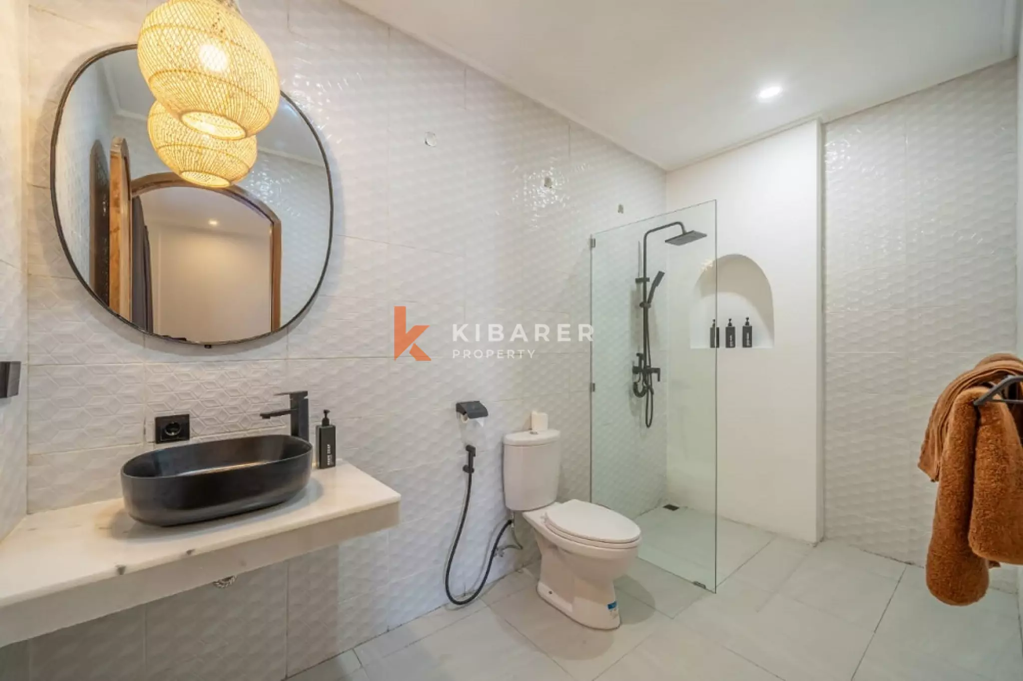 Villa Tertutup Tiga Kamar Tidur Dekat Tanah Lot (TERSEDIA APRIL 2026)