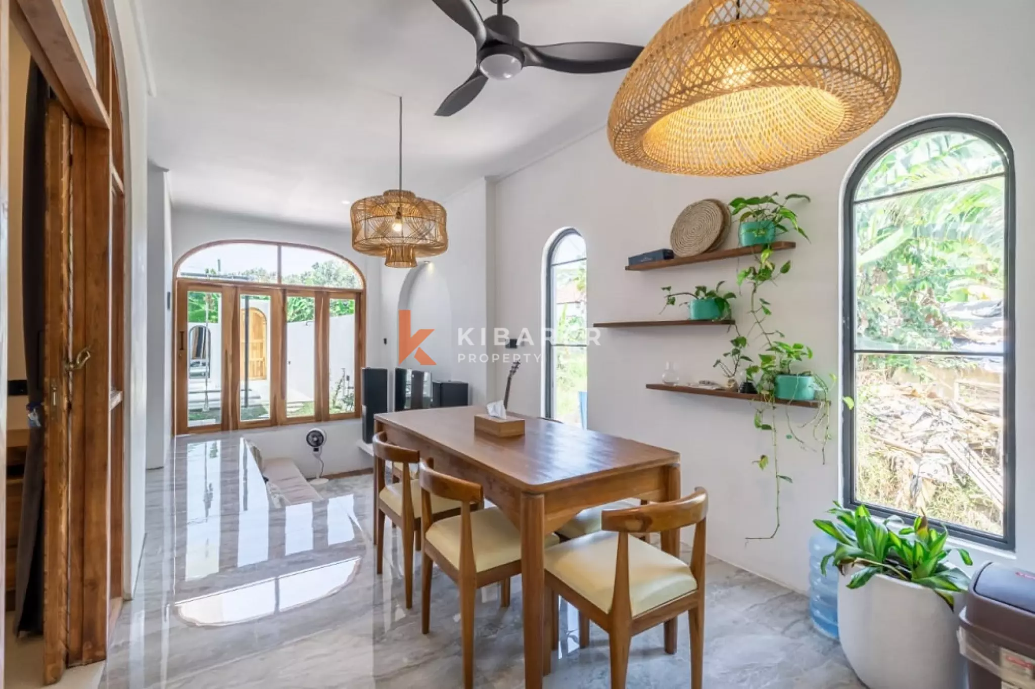 Villa Tertutup Tiga Kamar Tidur Dekat Tanah Lot (TERSEDIA APRIL 2026)