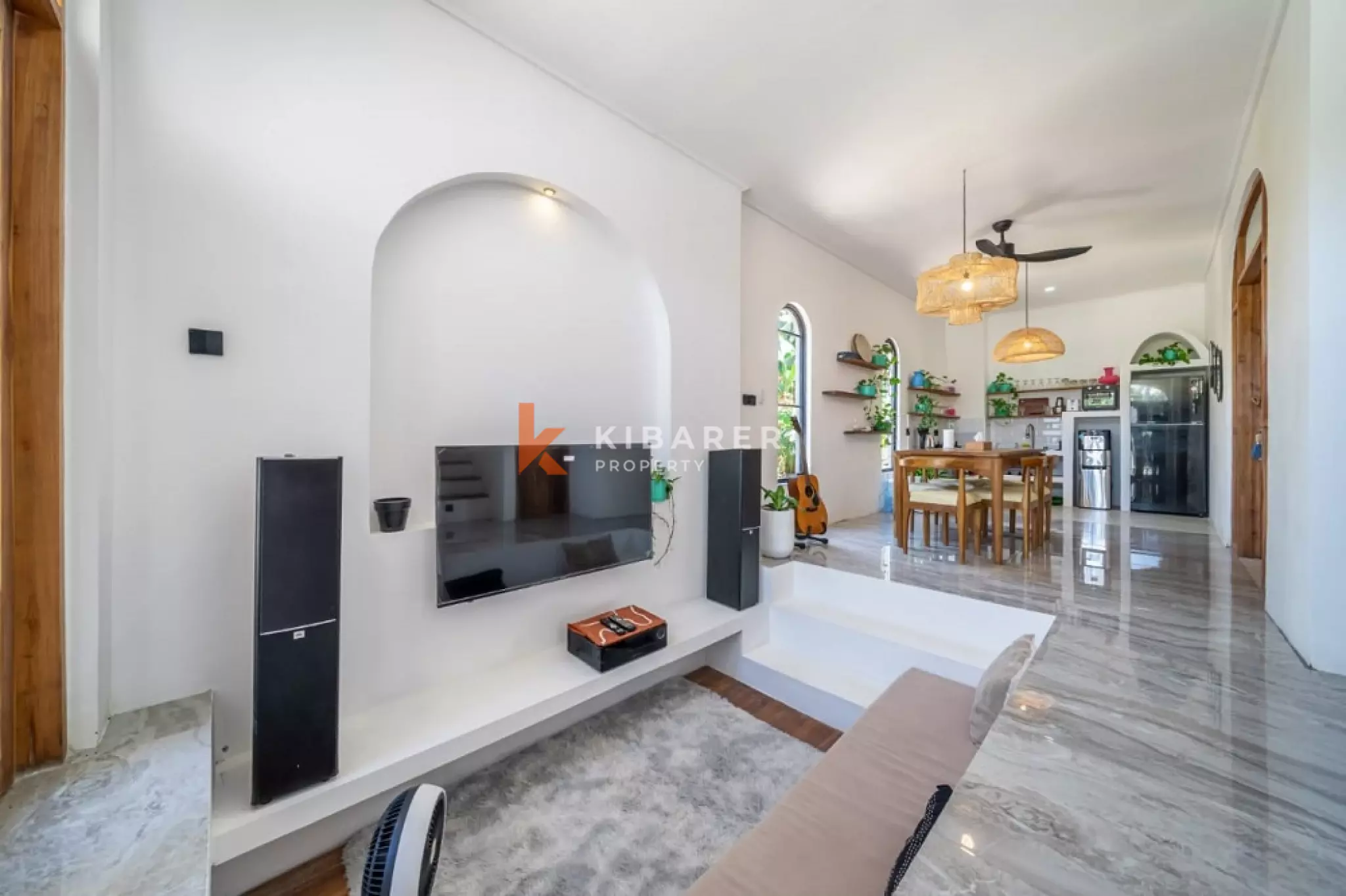 Villa Tertutup Tiga Kamar Tidur Dekat Tanah Lot (TERSEDIA APRIL 2026)