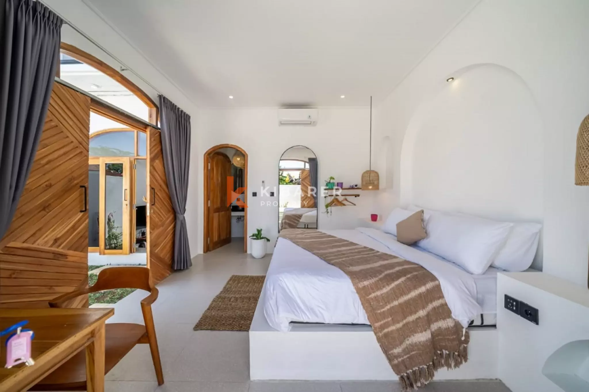 Villa Tertutup Tiga Kamar Tidur Dekat Tanah Lot (TERSEDIA APRIL 2026)