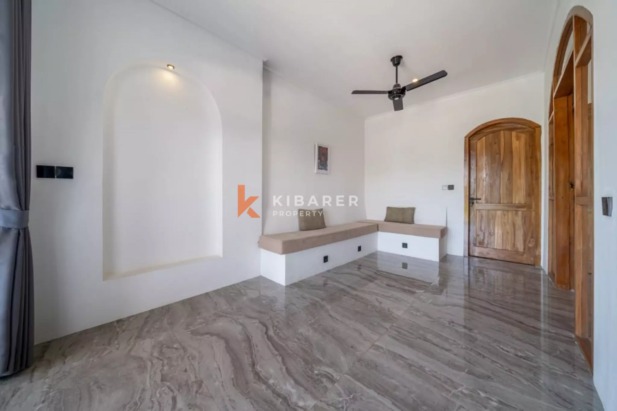 Villa Tertutup Tiga Kamar Tidur Dekat Tanah Lot (TERSEDIA APRIL 2026)