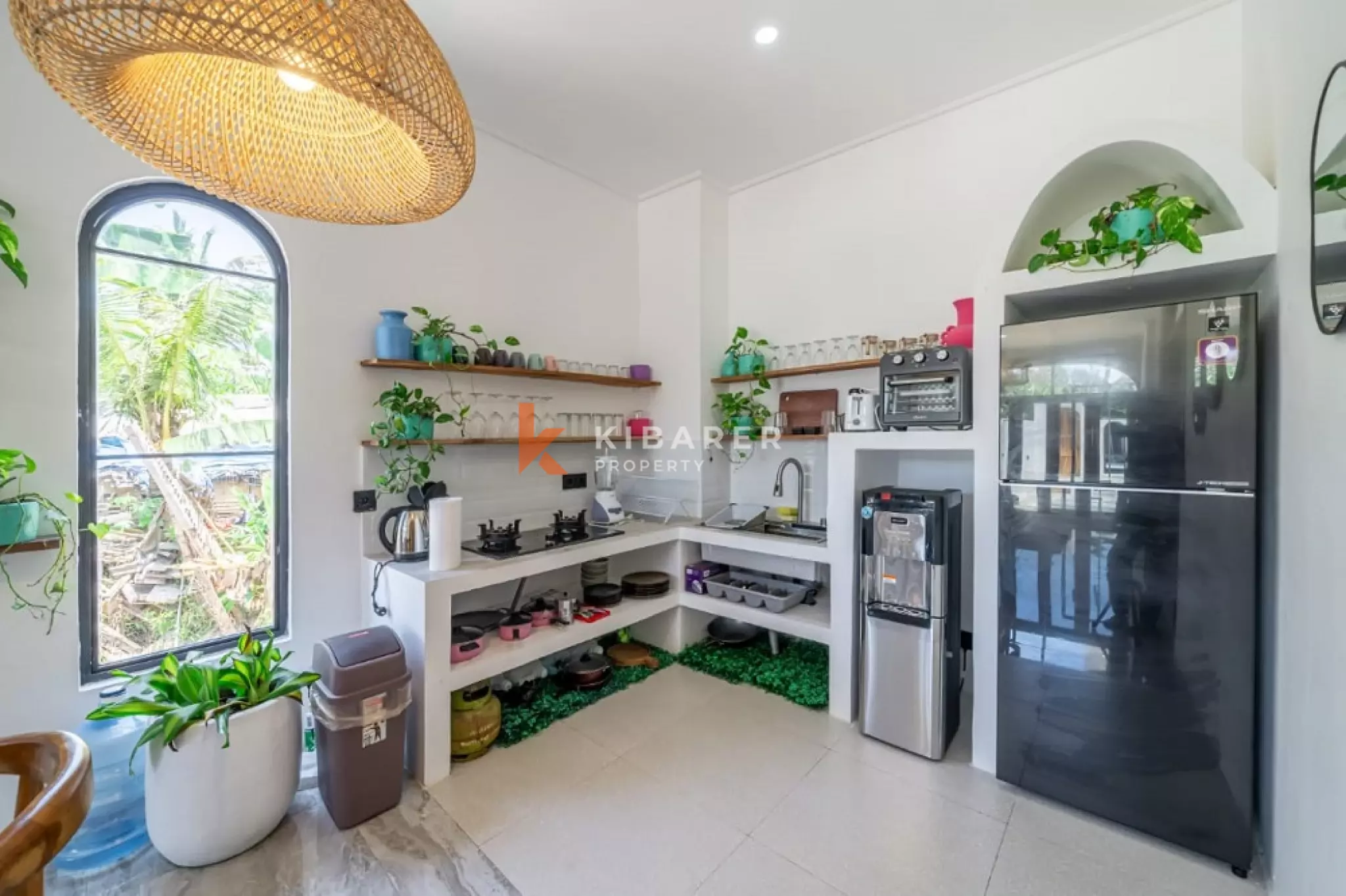 Villa Tertutup Tiga Kamar Tidur Dekat Tanah Lot (TERSEDIA APRIL 2026)