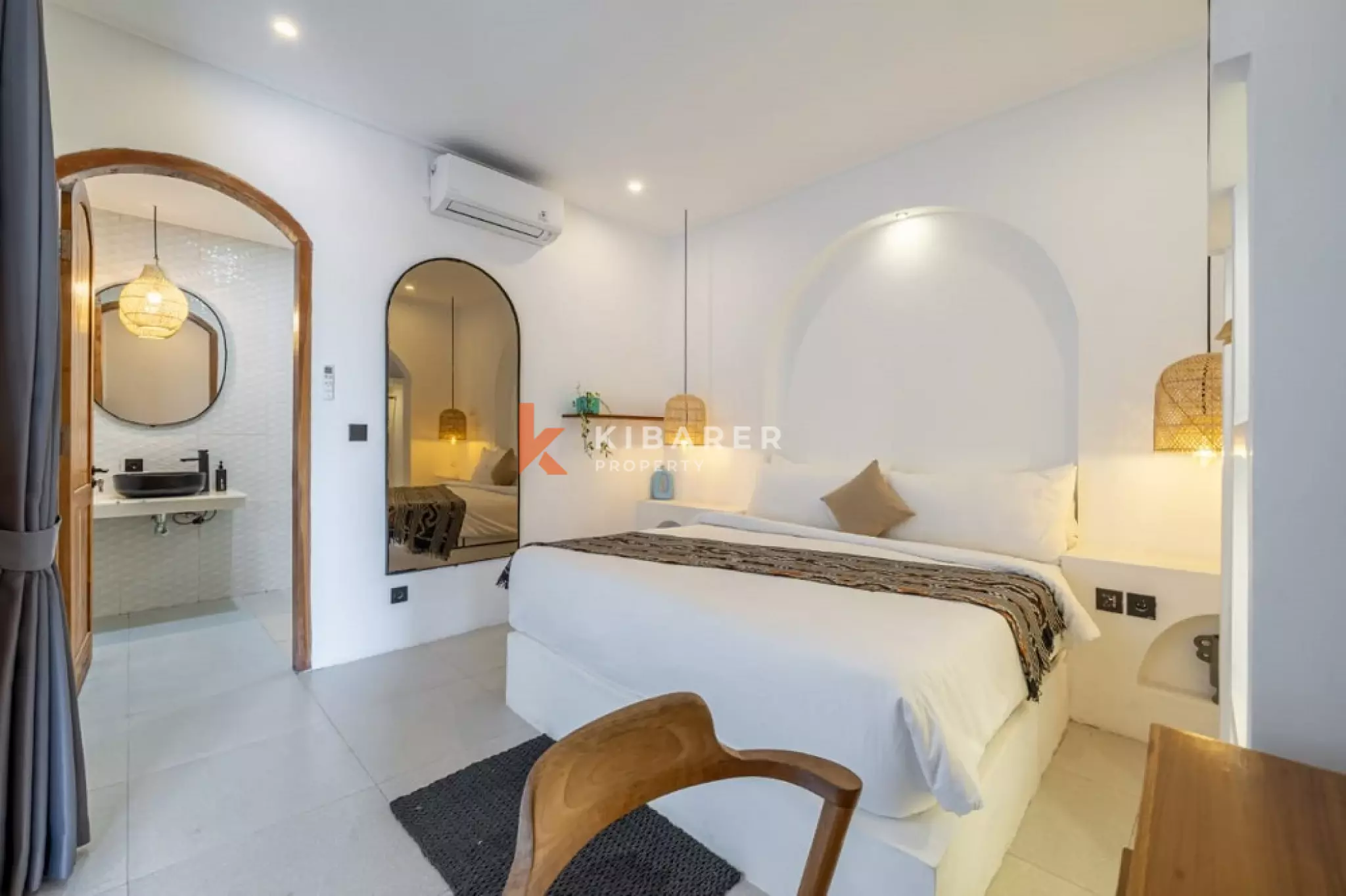 Villa Tertutup Tiga Kamar Tidur Dekat Tanah Lot (TERSEDIA APRIL 2026)