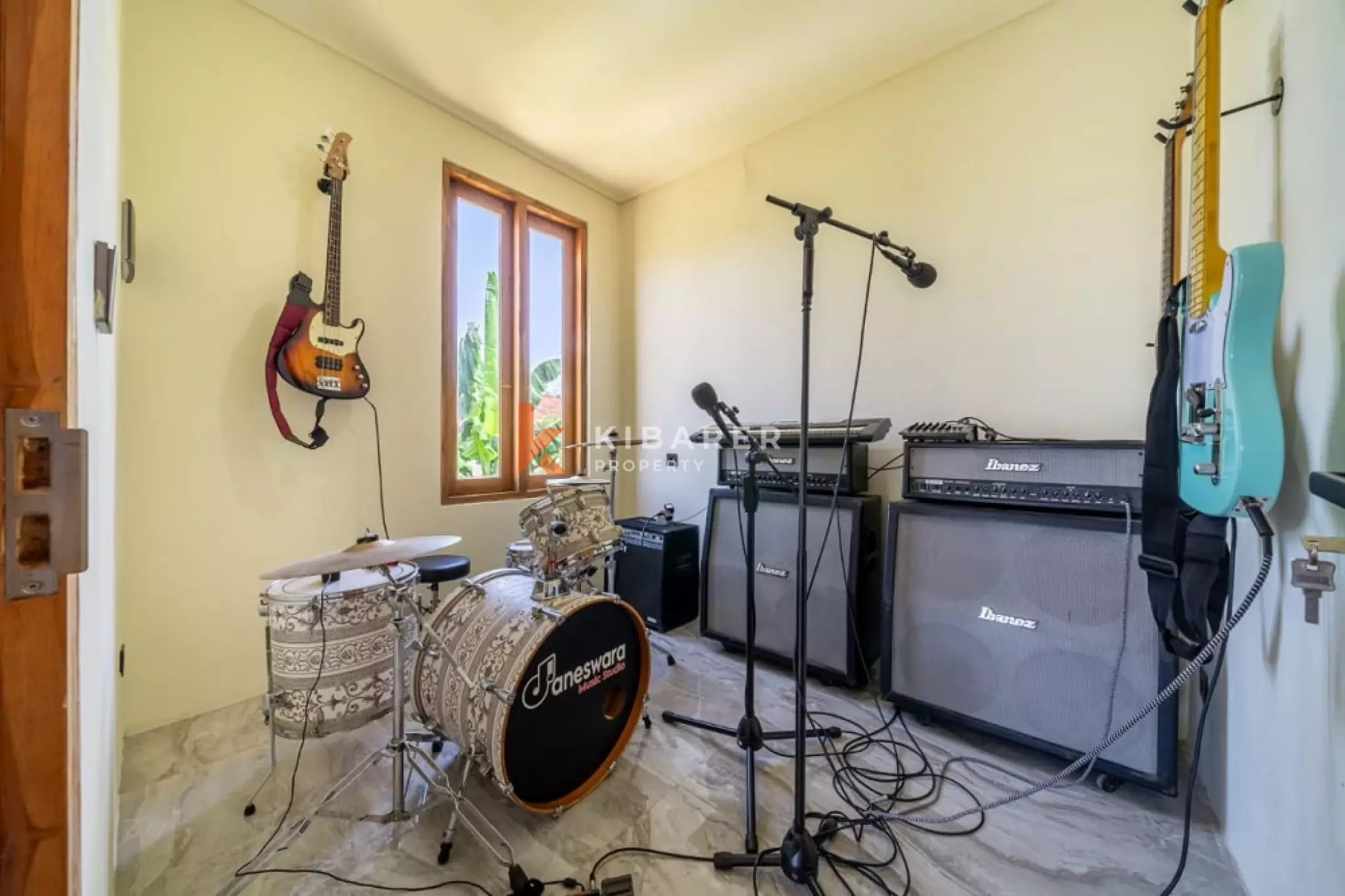 Villa Tertutup Tiga Kamar Tidur Dekat Tanah Lot (TERSEDIA APRIL 2026)