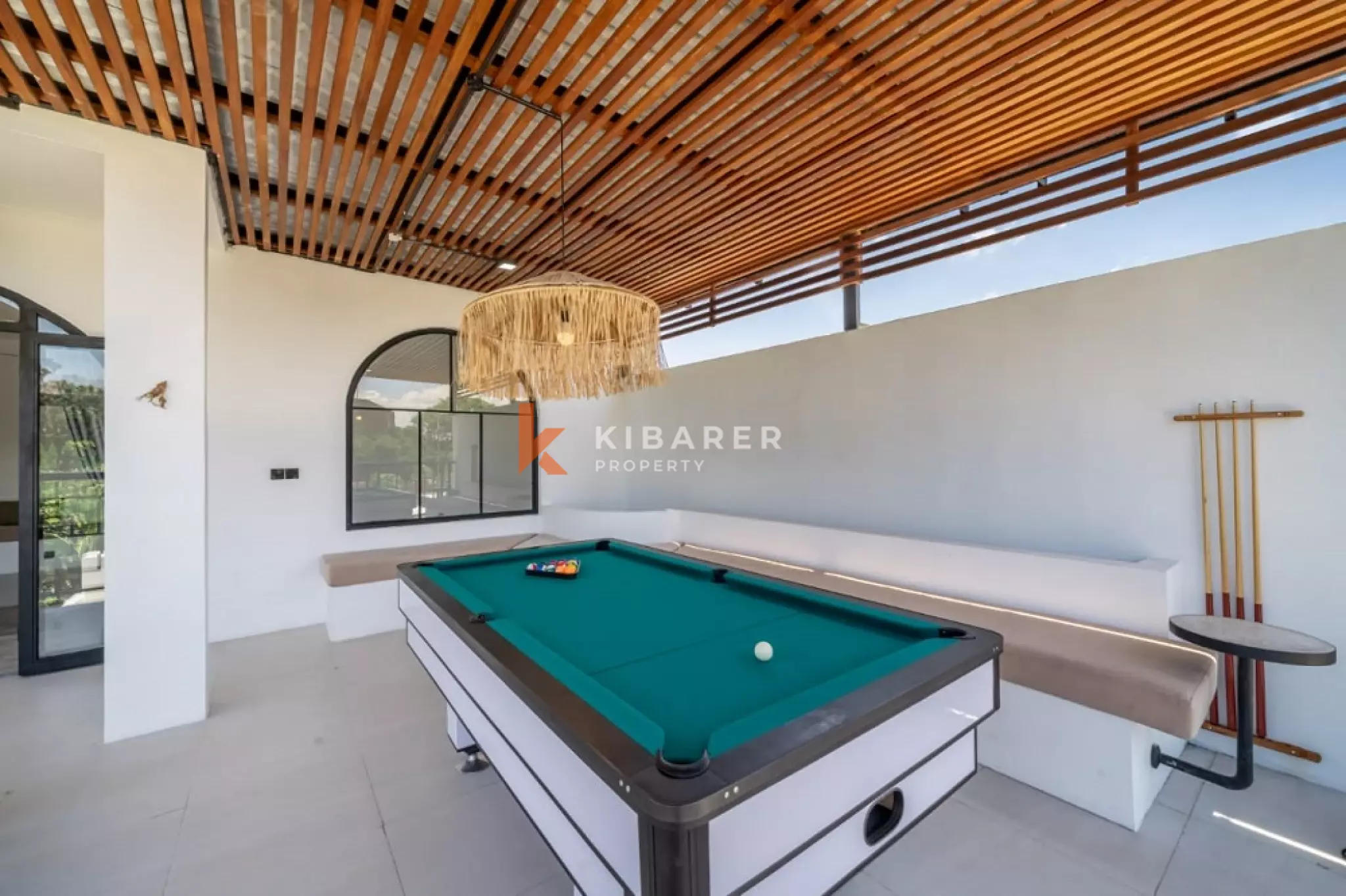 Villa Tertutup Tiga Kamar Tidur Dekat Tanah Lot (TERSEDIA APRIL 2026)