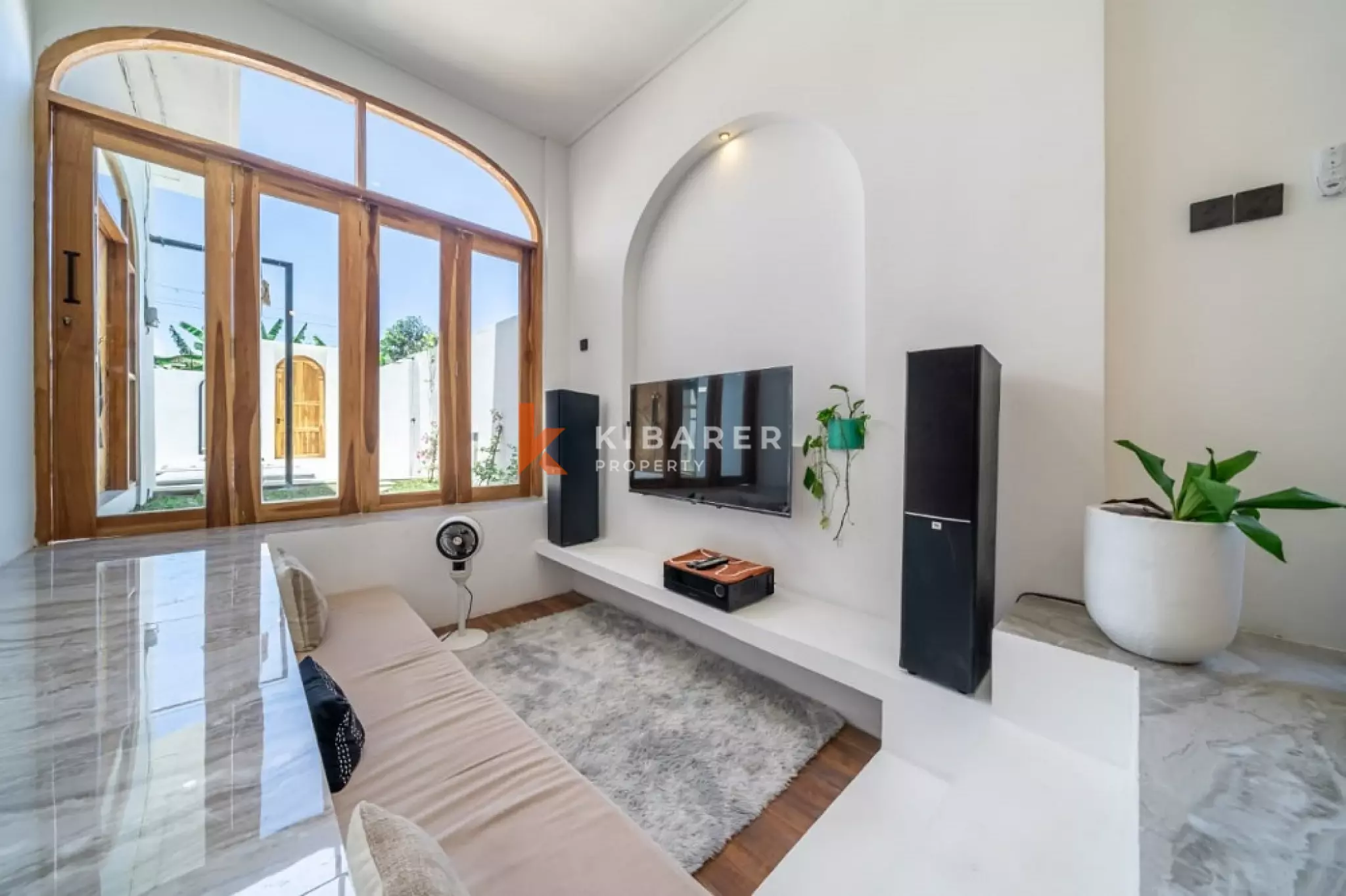 Villa Tertutup Tiga Kamar Tidur Dekat Tanah Lot (TERSEDIA APRIL 2026)