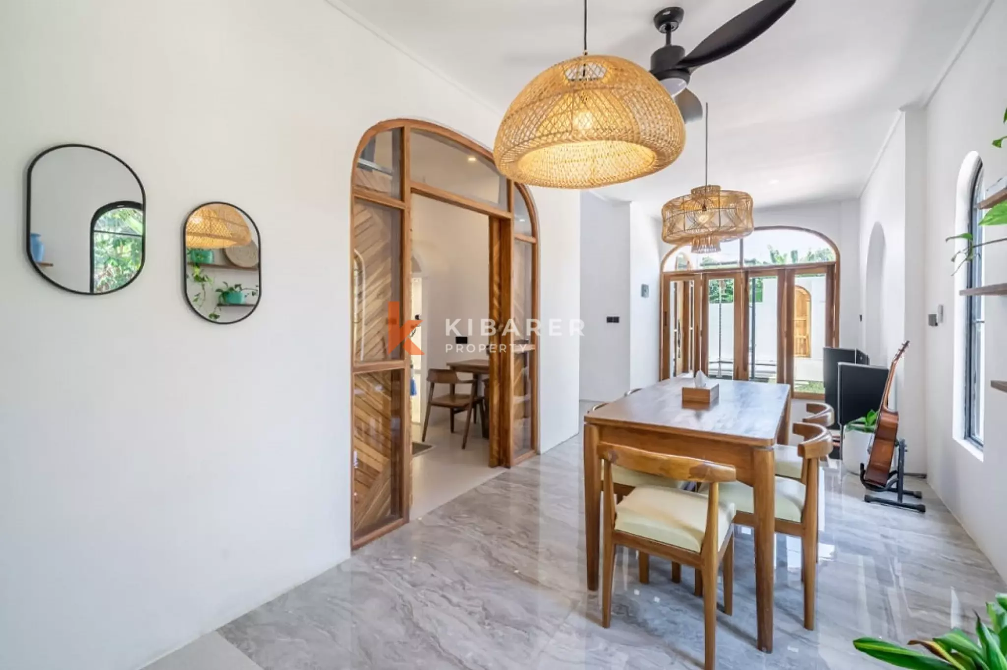 Villa Tertutup Tiga Kamar Tidur Dekat Tanah Lot (TERSEDIA APRIL 2026)