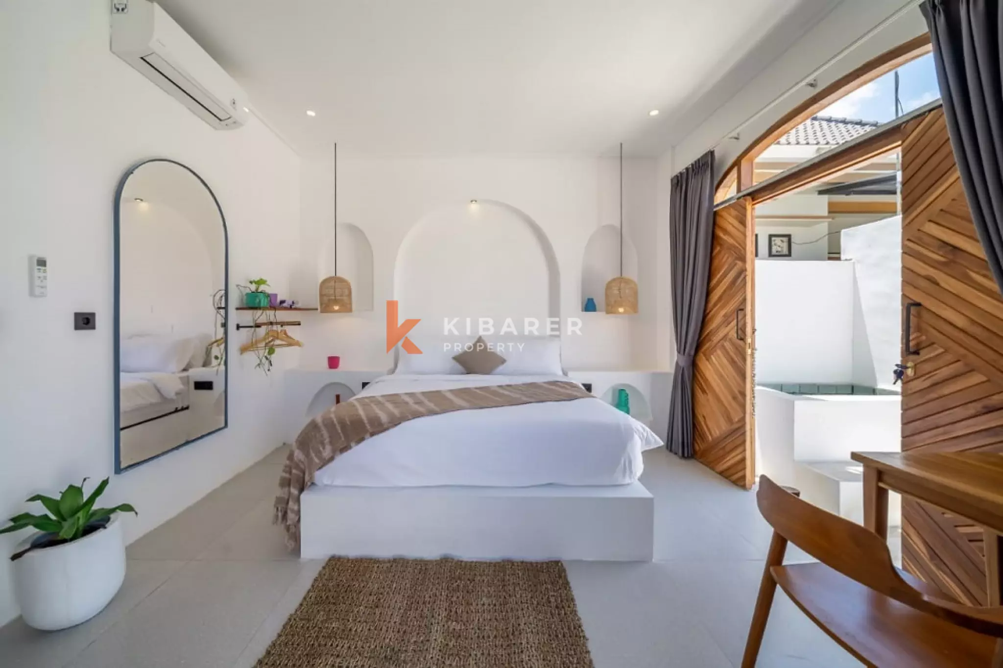 Villa Tertutup Tiga Kamar Tidur Dekat Tanah Lot (TERSEDIA APRIL 2026)