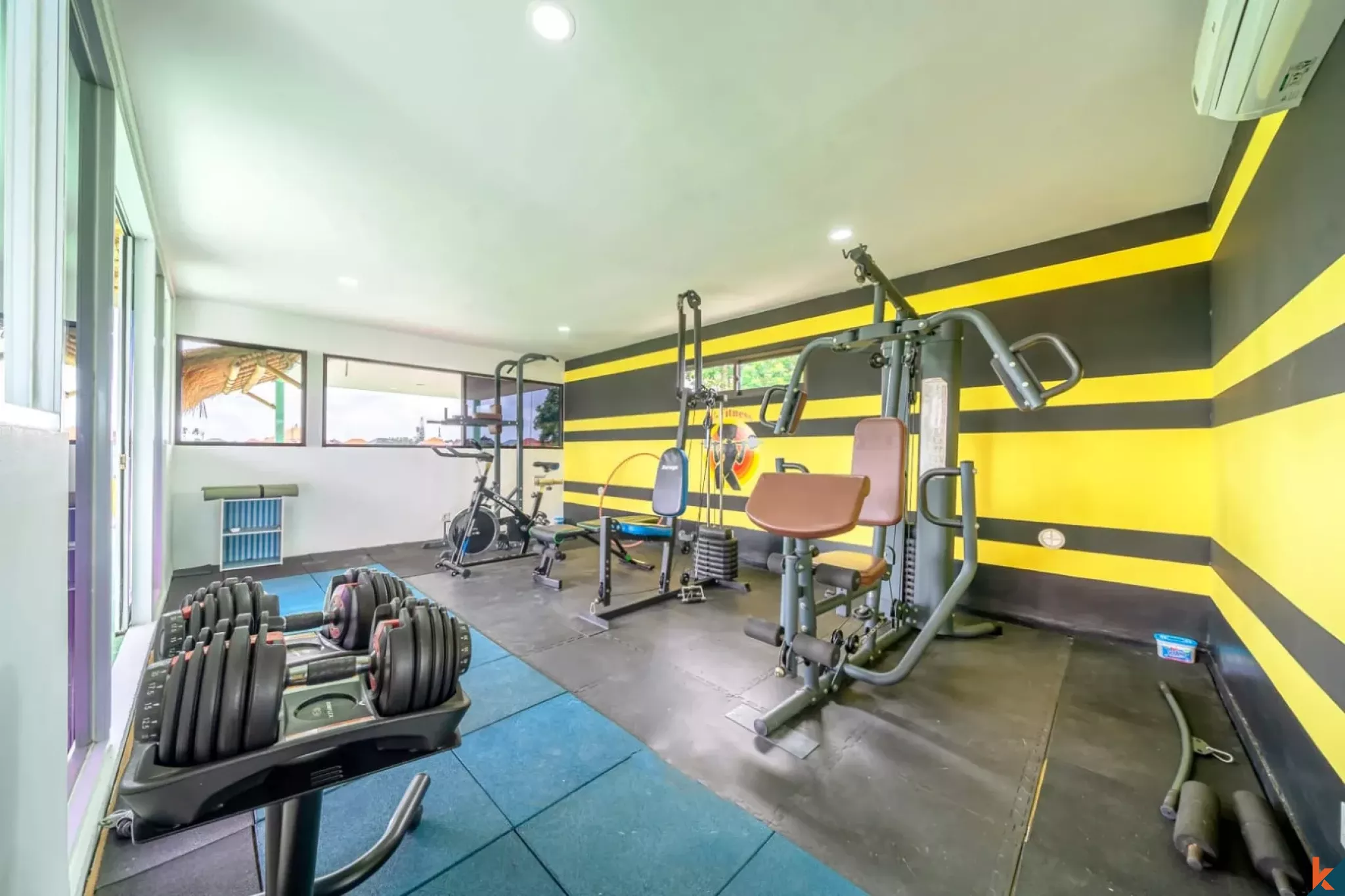 Vila Sewa Empat Kamar Tidur Bergaya di Padonan