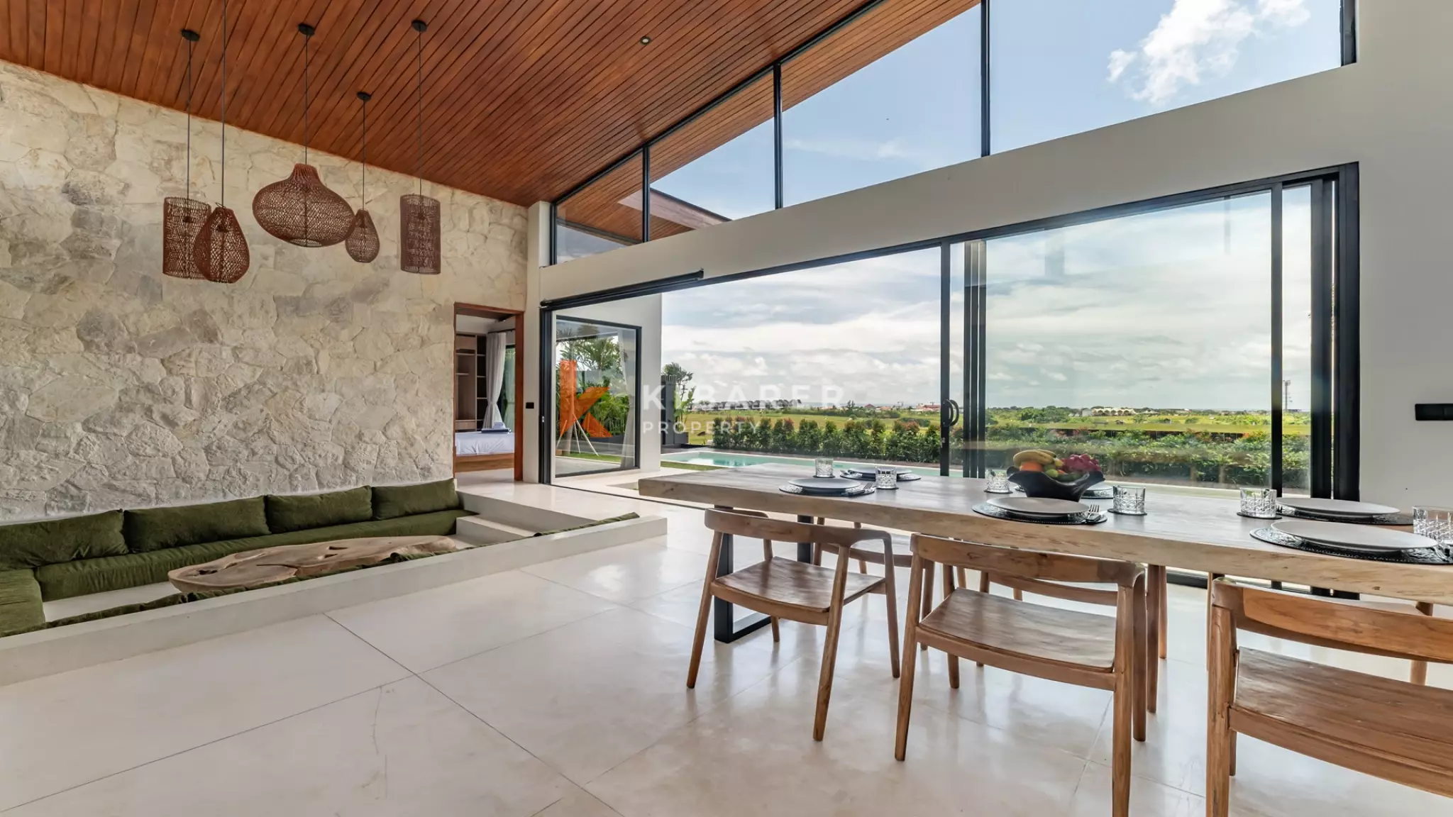 Villa contemporaine de trois chambres avec salon semi-enterré à Canggu