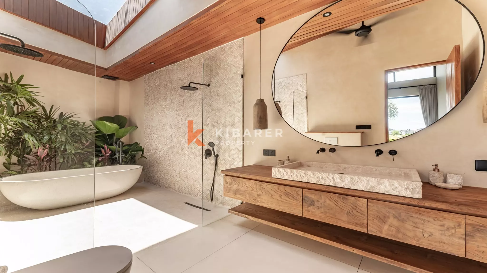 Villa contemporaine de trois chambres avec salon semi-enterré à Canggu