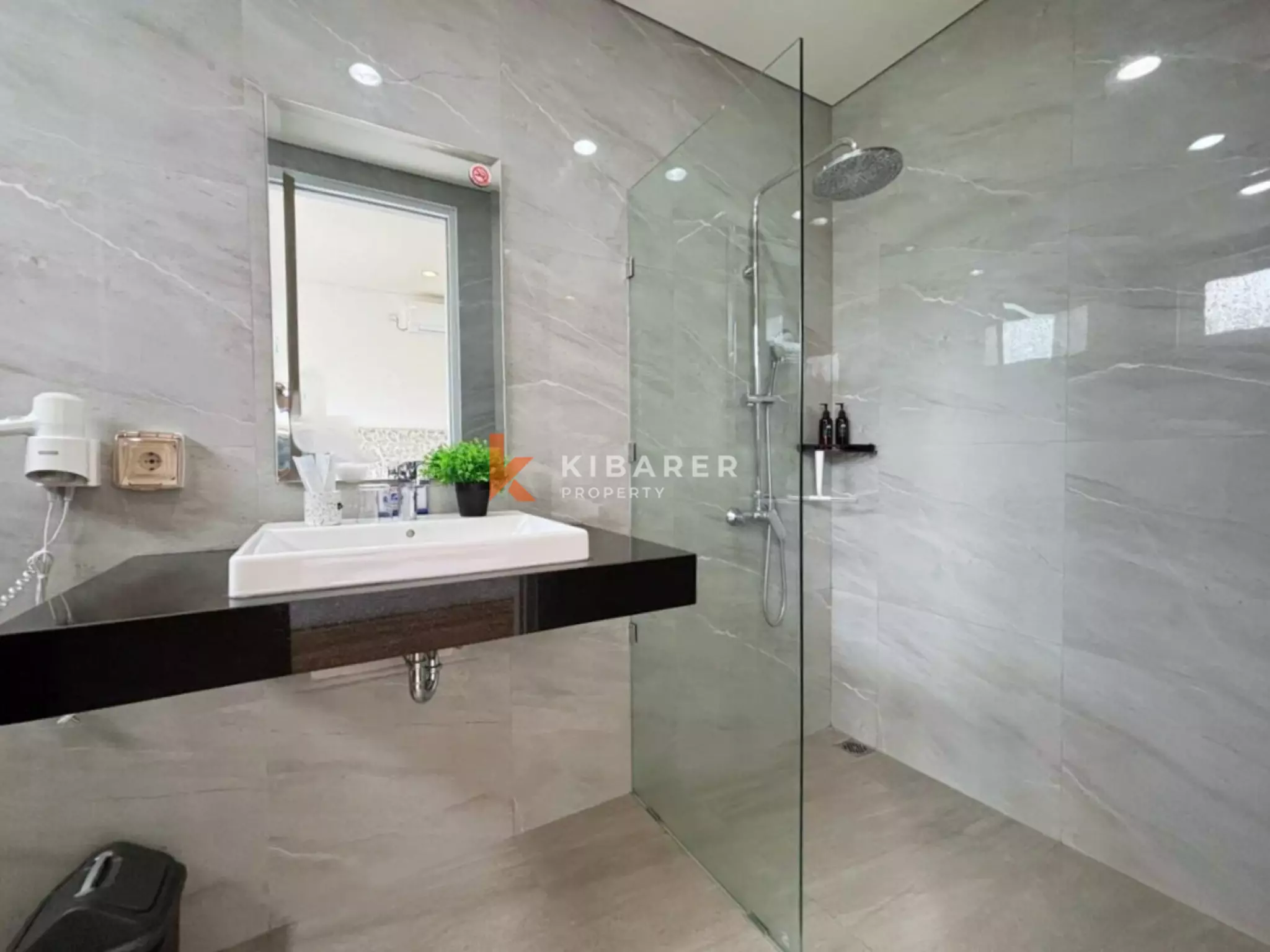 Modern Three Bedroom Enclosed Living Villa in Secure Nusa Dua Residence