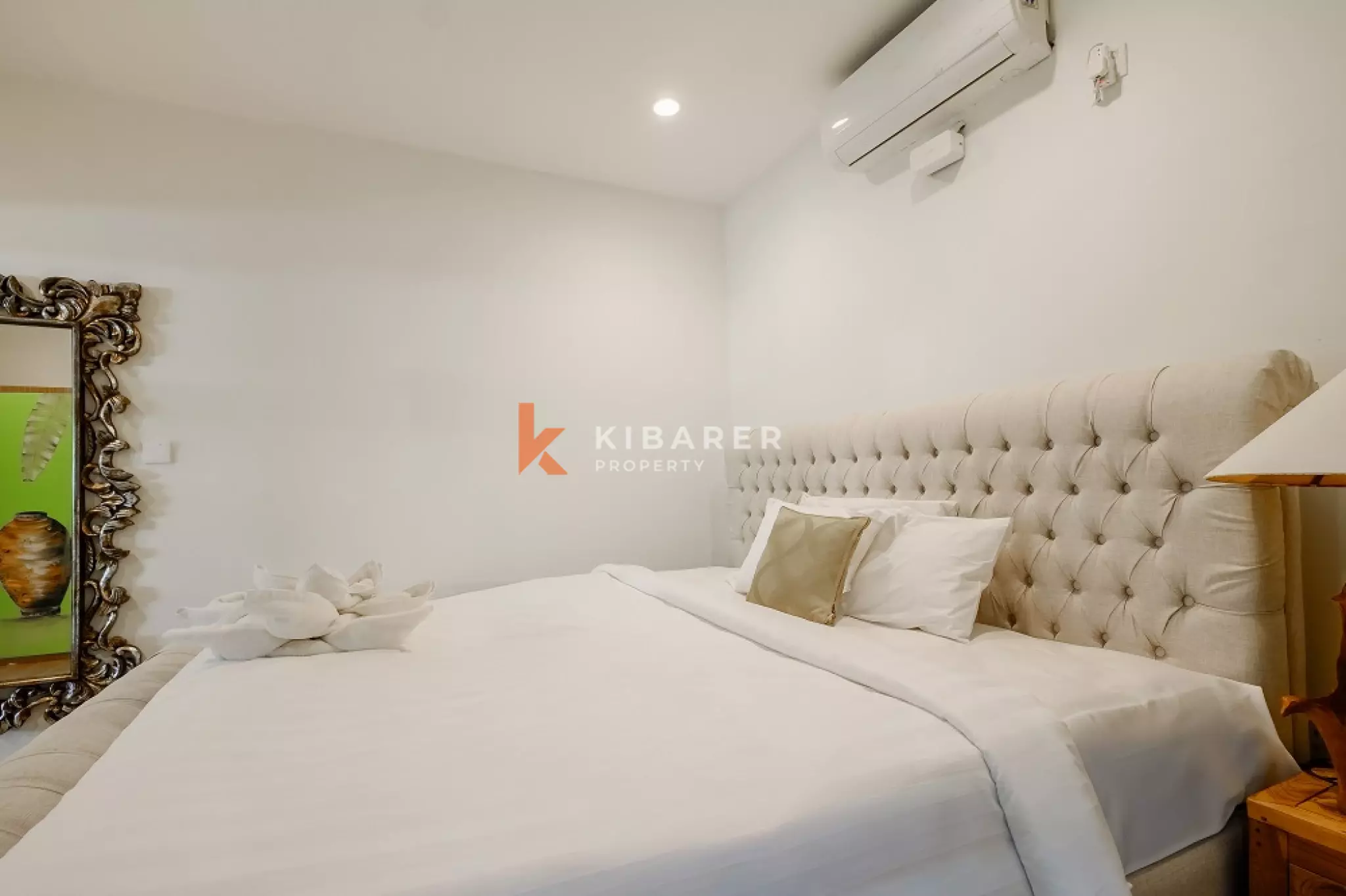 Apartemen Dua Kamar Tidur Berperabotan Lengkap dan Konseptual di Kawasan Utama Seminyak