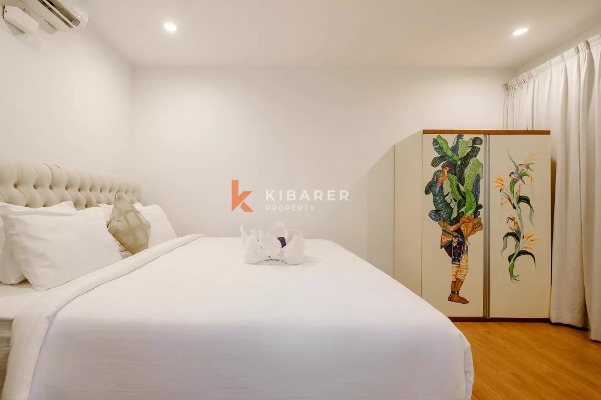 Apartemen Dua Kamar Tidur Berperabotan Lengkap dan Konseptual di Kawasan Utama Seminyak