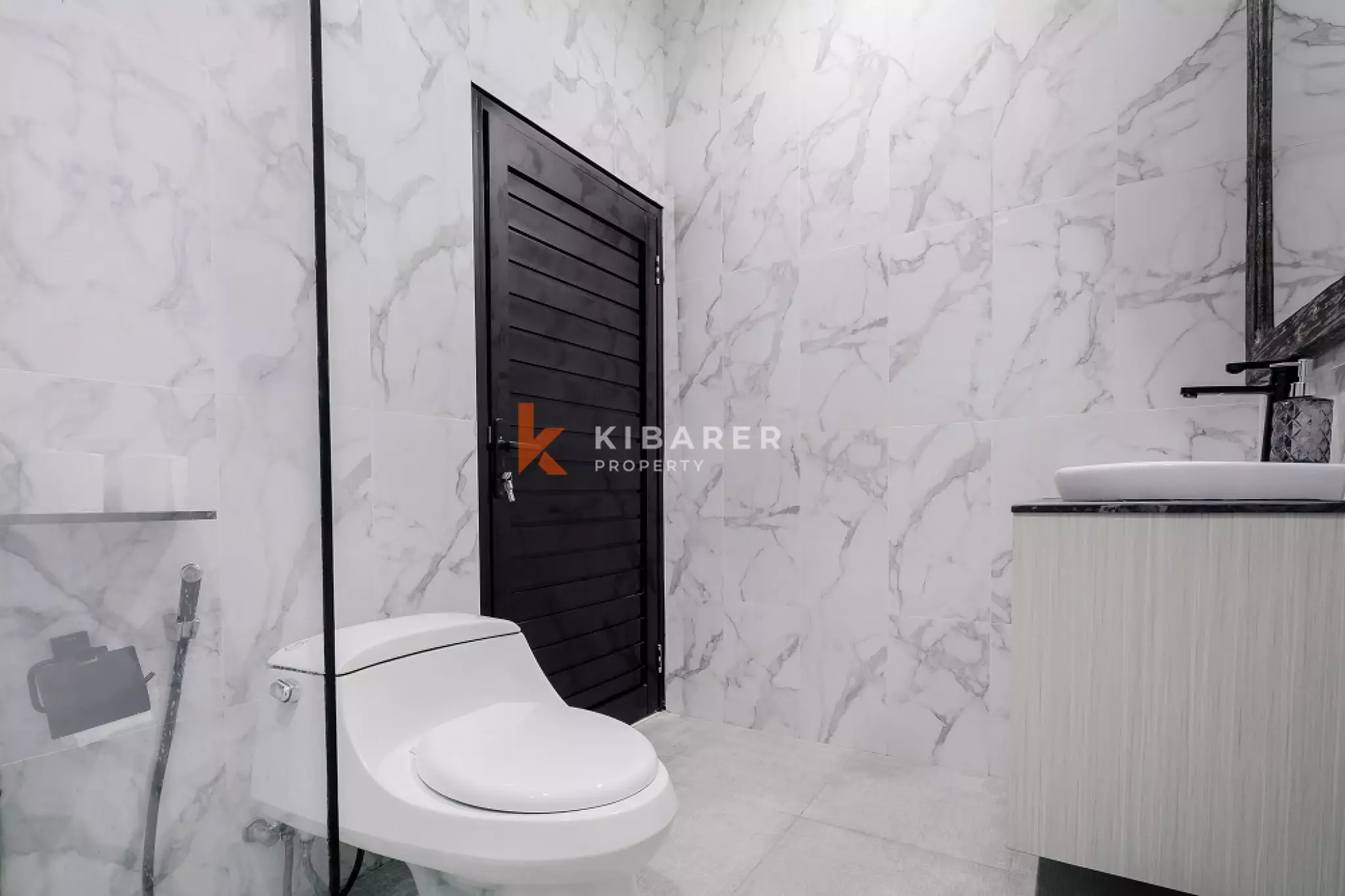 Apartemen Satu Kamar Tidur Berperabotan Lengkap dan Bergaya di Pusat Kota Seminyak (TERSEDIA SEKARANG)