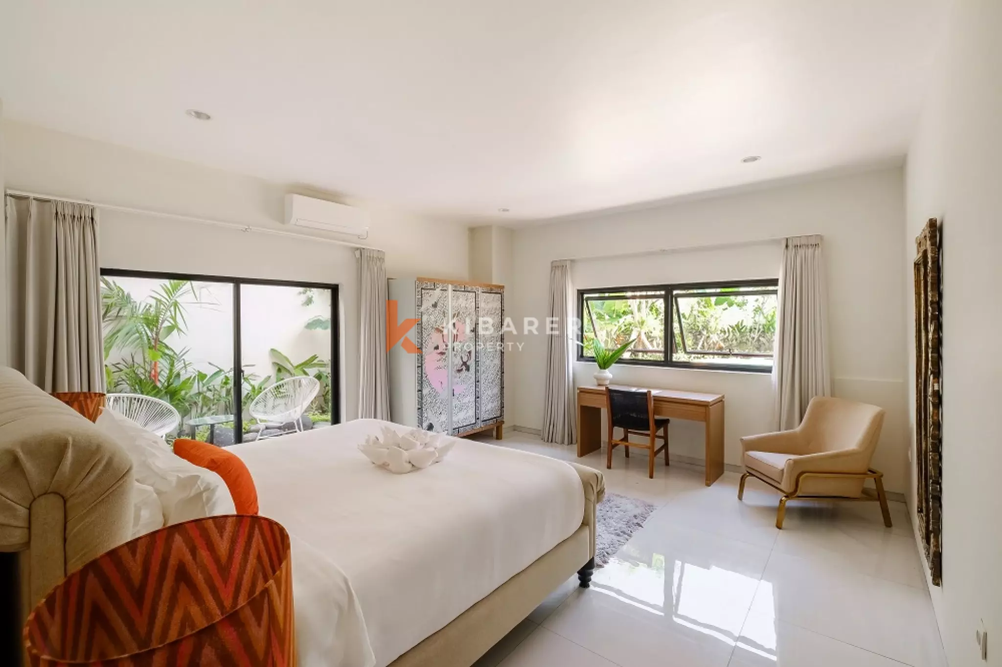 Apartemen Satu Kamar Tidur Berperabotan Lengkap dan Bergaya di Pusat Kota Seminyak (TERSEDIA SEKARANG)