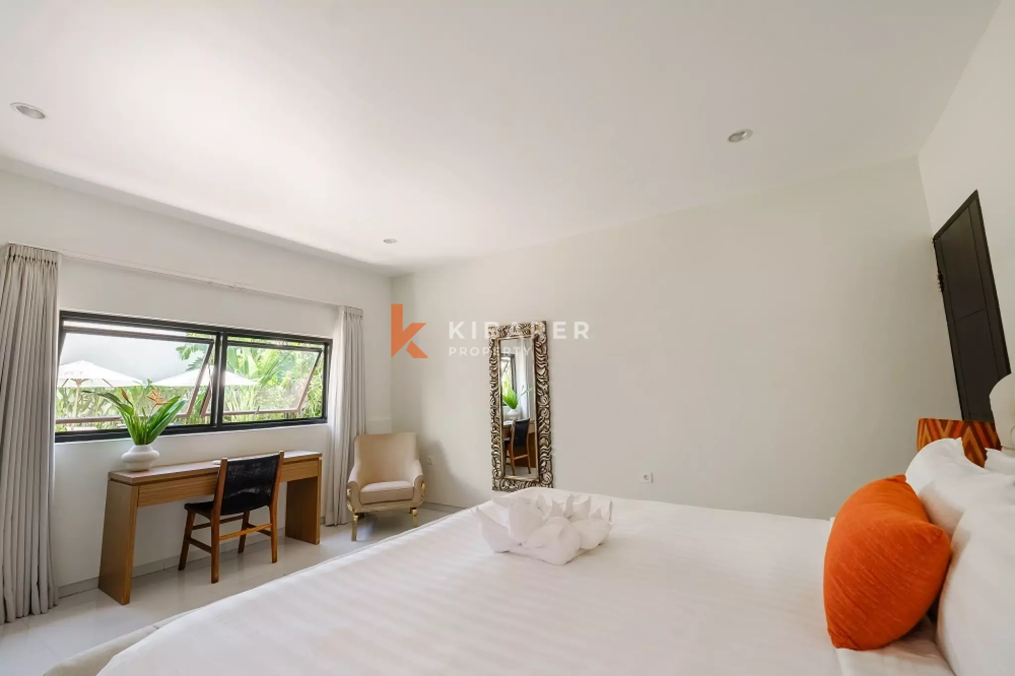 Apartemen Satu Kamar Tidur Berperabotan Lengkap dan Bergaya di Pusat Kota Seminyak (TERSEDIA SEKARANG)