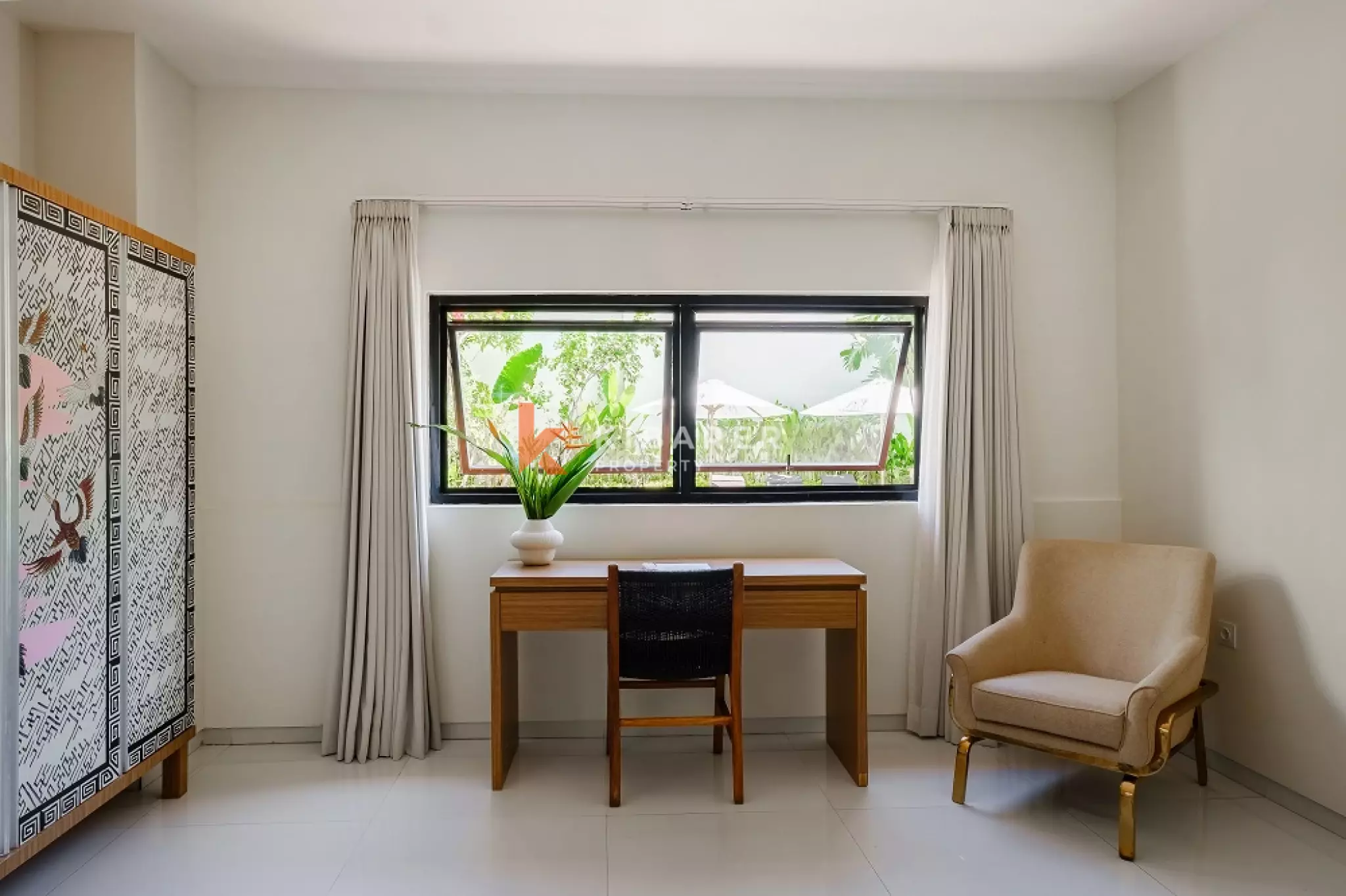 Apartemen Satu Kamar Tidur Berperabotan Lengkap dan Bergaya di Pusat Kota Seminyak (TERSEDIA SEKARANG)