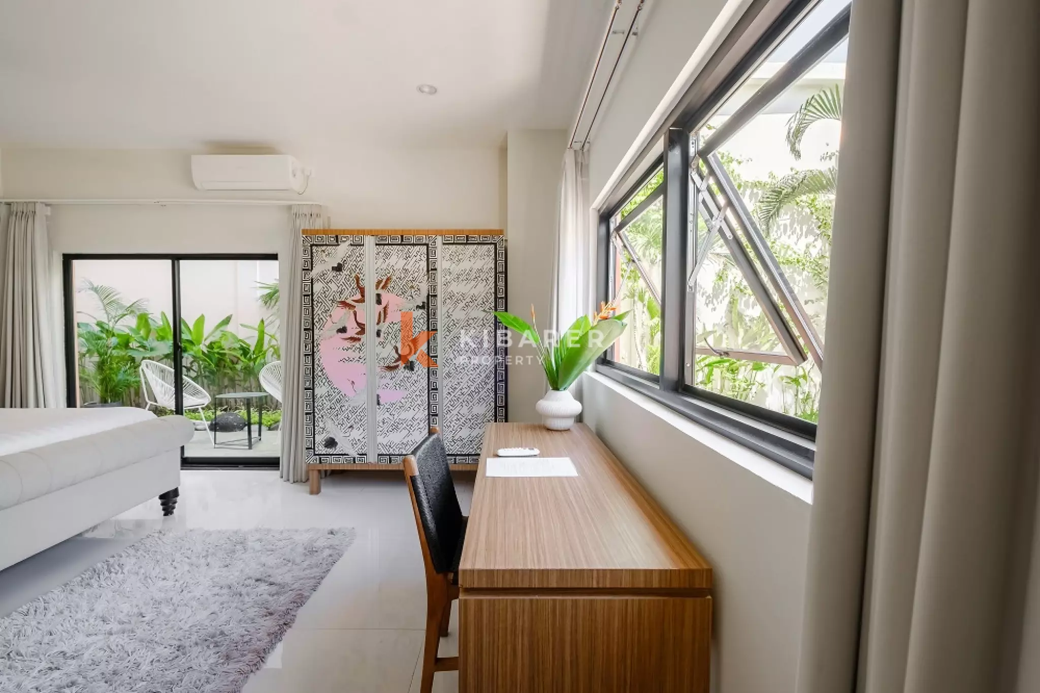 Apartemen Satu Kamar Tidur Berperabotan Lengkap dan Bergaya di Pusat Kota Seminyak (TERSEDIA SEKARANG)